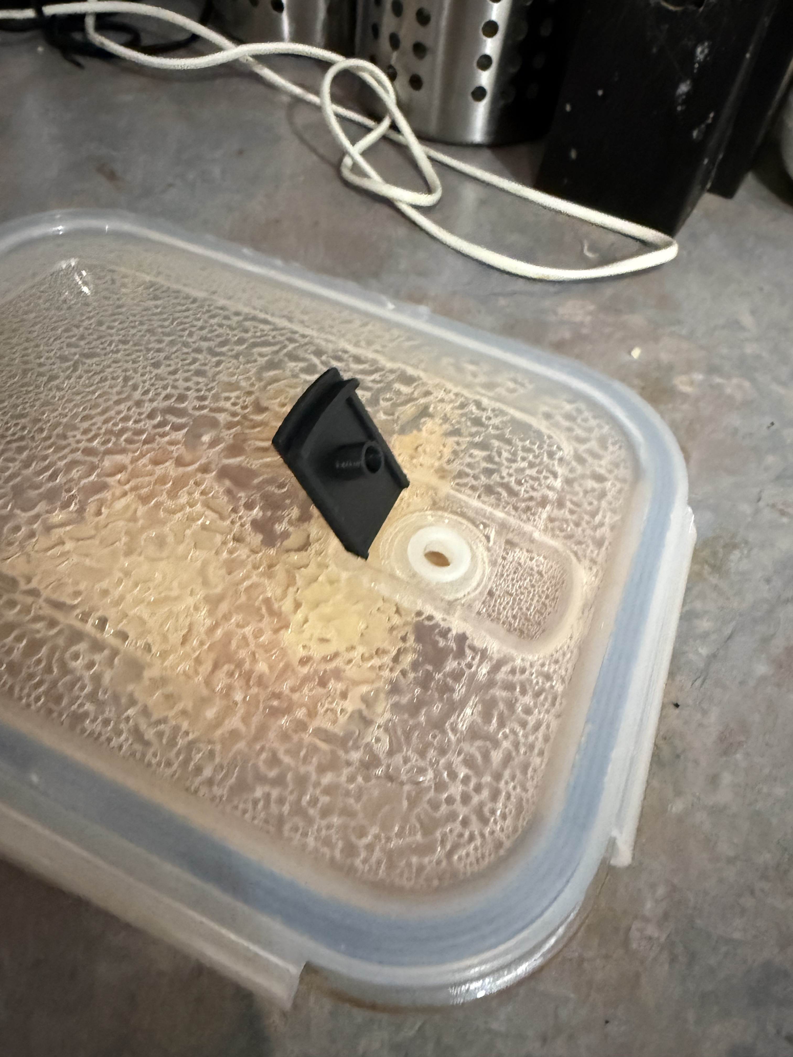 Kmart Glass Container Vented Lid Snap Closure Clip