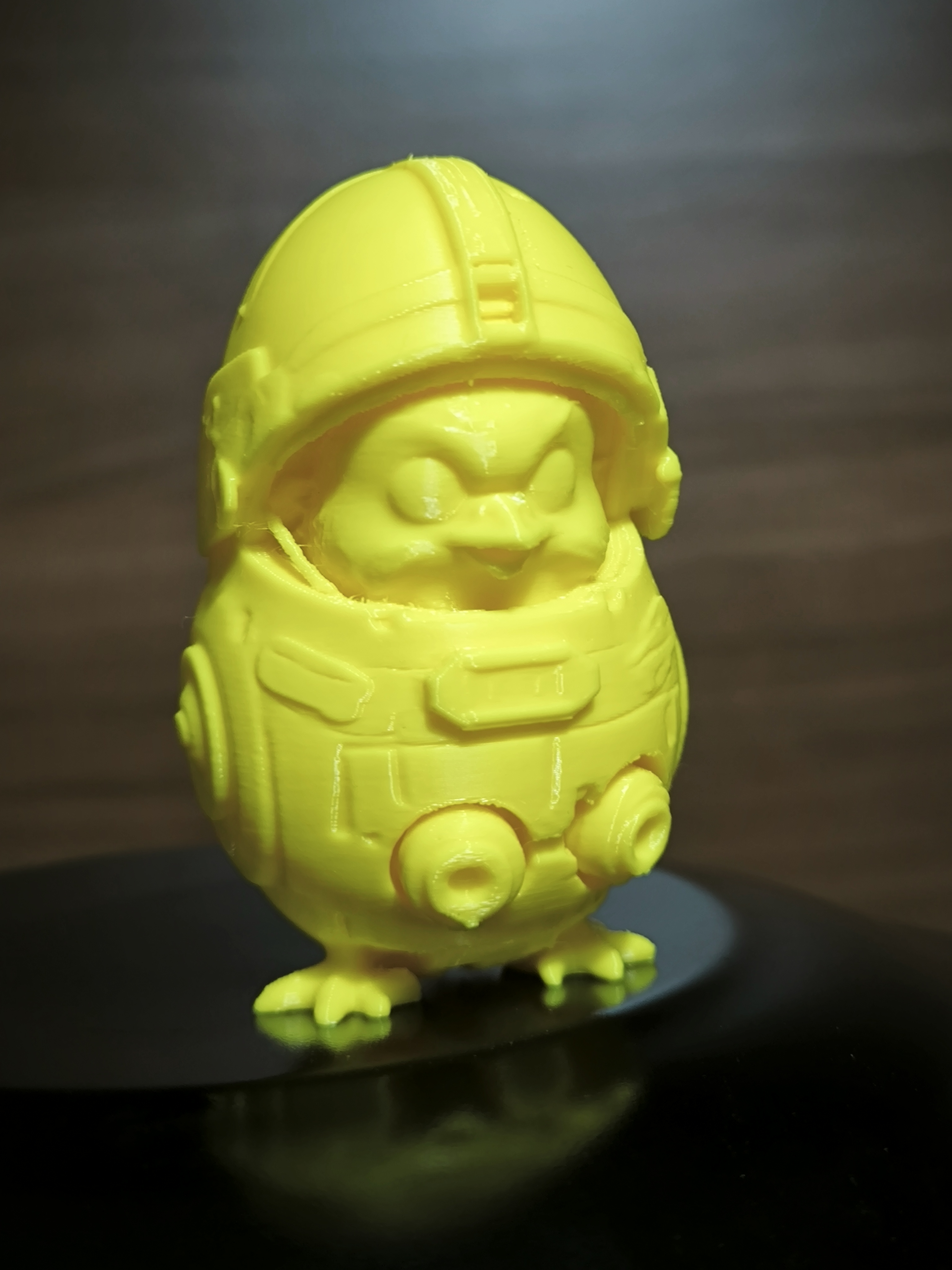 Miniatura 4 do modelo 3D Easter Chick - Egg Exo SpaceSuit