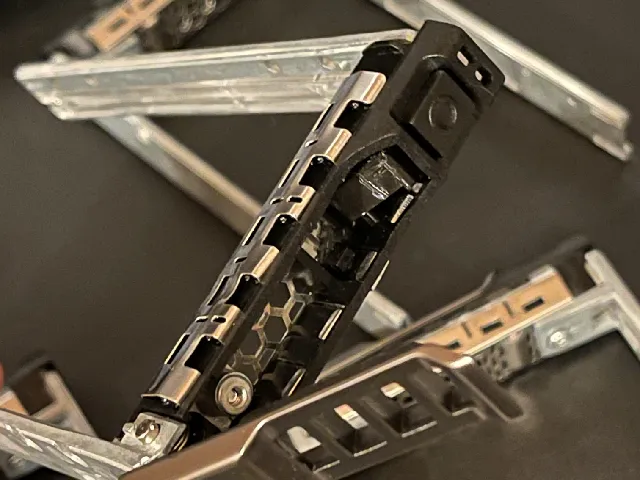 Dell Poweredge R610 Disk Tray Replacement Latch