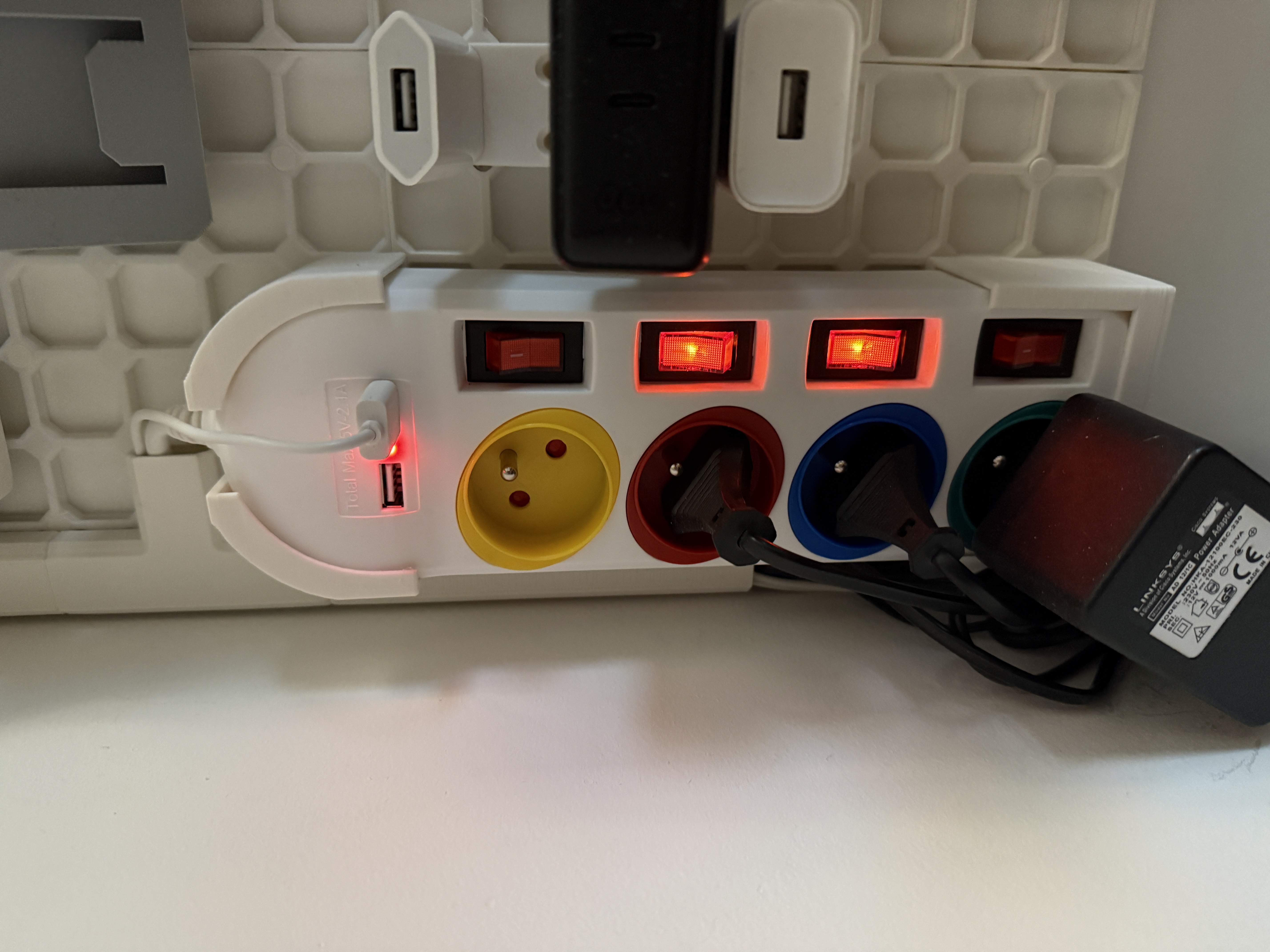 Power strip holder with individual switches for multiconnect/opengrid