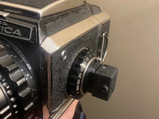 Bayonet cold shoe for Bronica