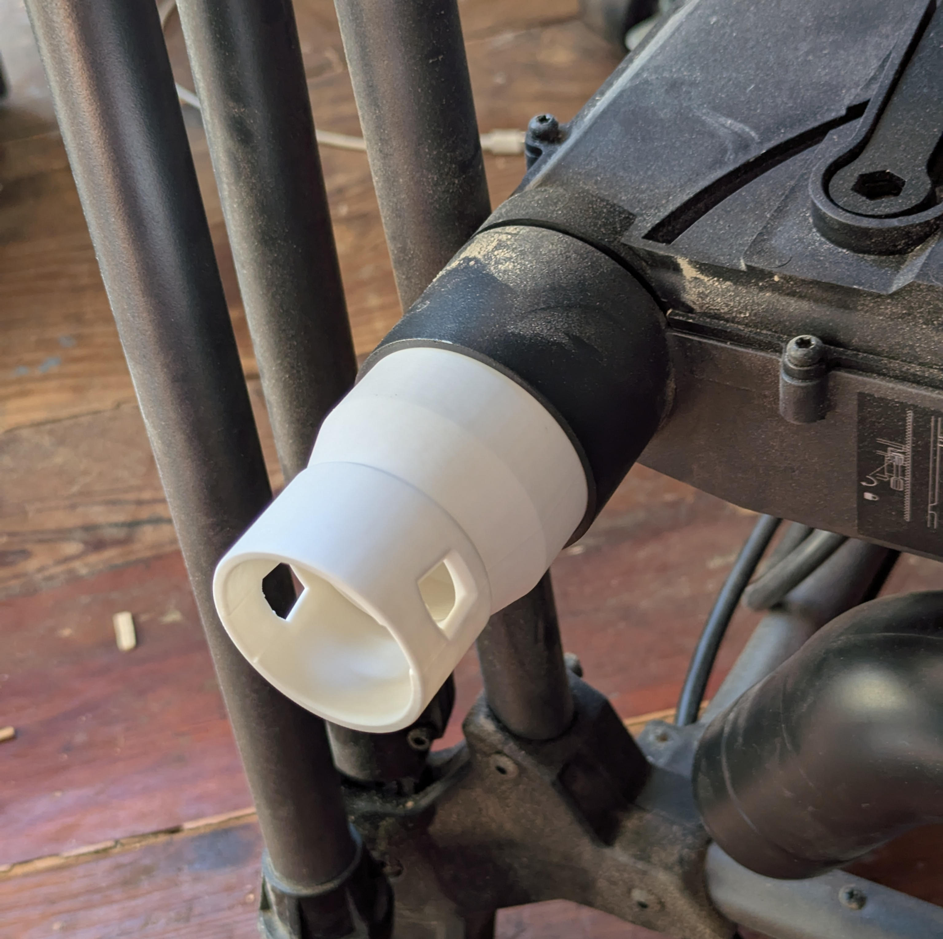 Low profile Centec Quick-Click to Shopvac-sized tool adapter