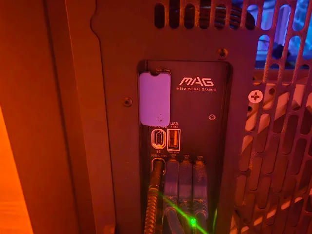 MSI MAG X870E Tomahawk WIFI – Rear I/O Button Guard (HDMI-Mounted, No Glue/Tape)