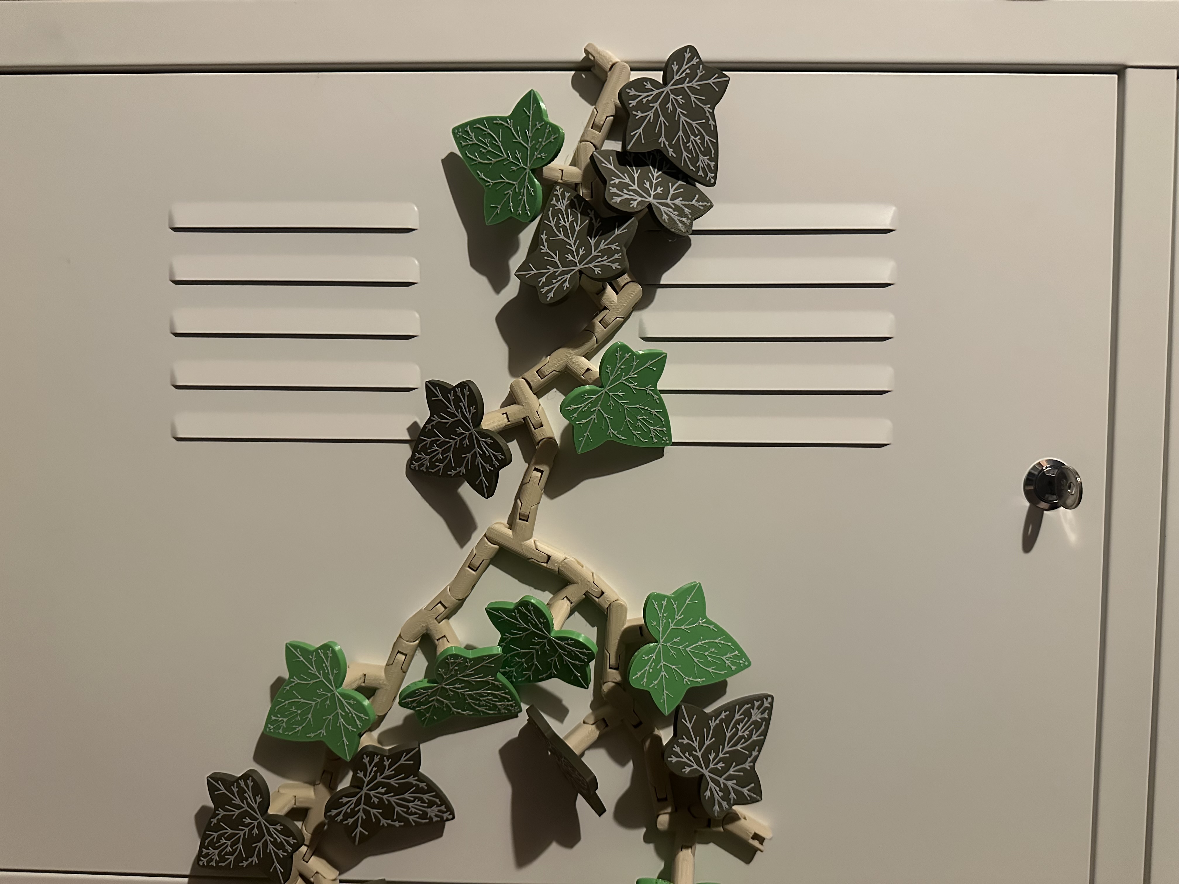 Magnet Ivy – Kletter Efeu-Kühlschrankmagnet mit beweglichen Ranken (Print-in-Place)