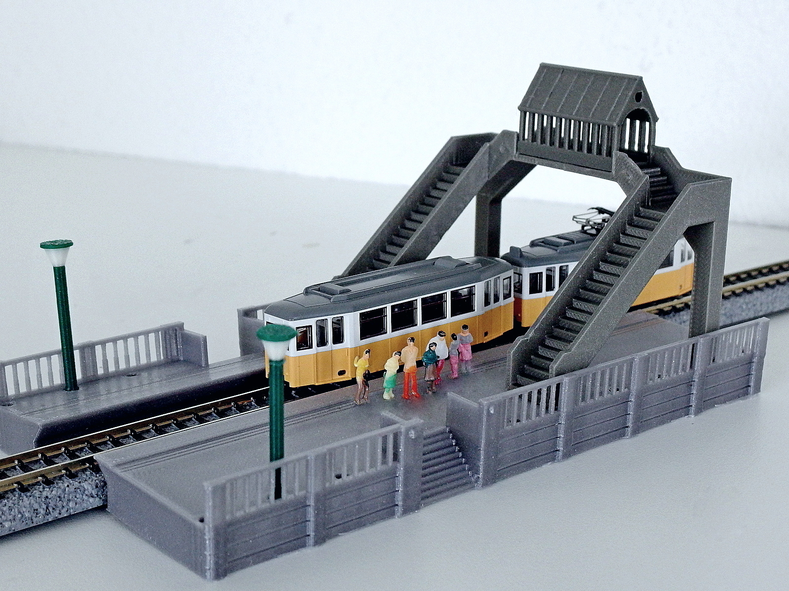 Pedestrian Roof Bridge N Scale