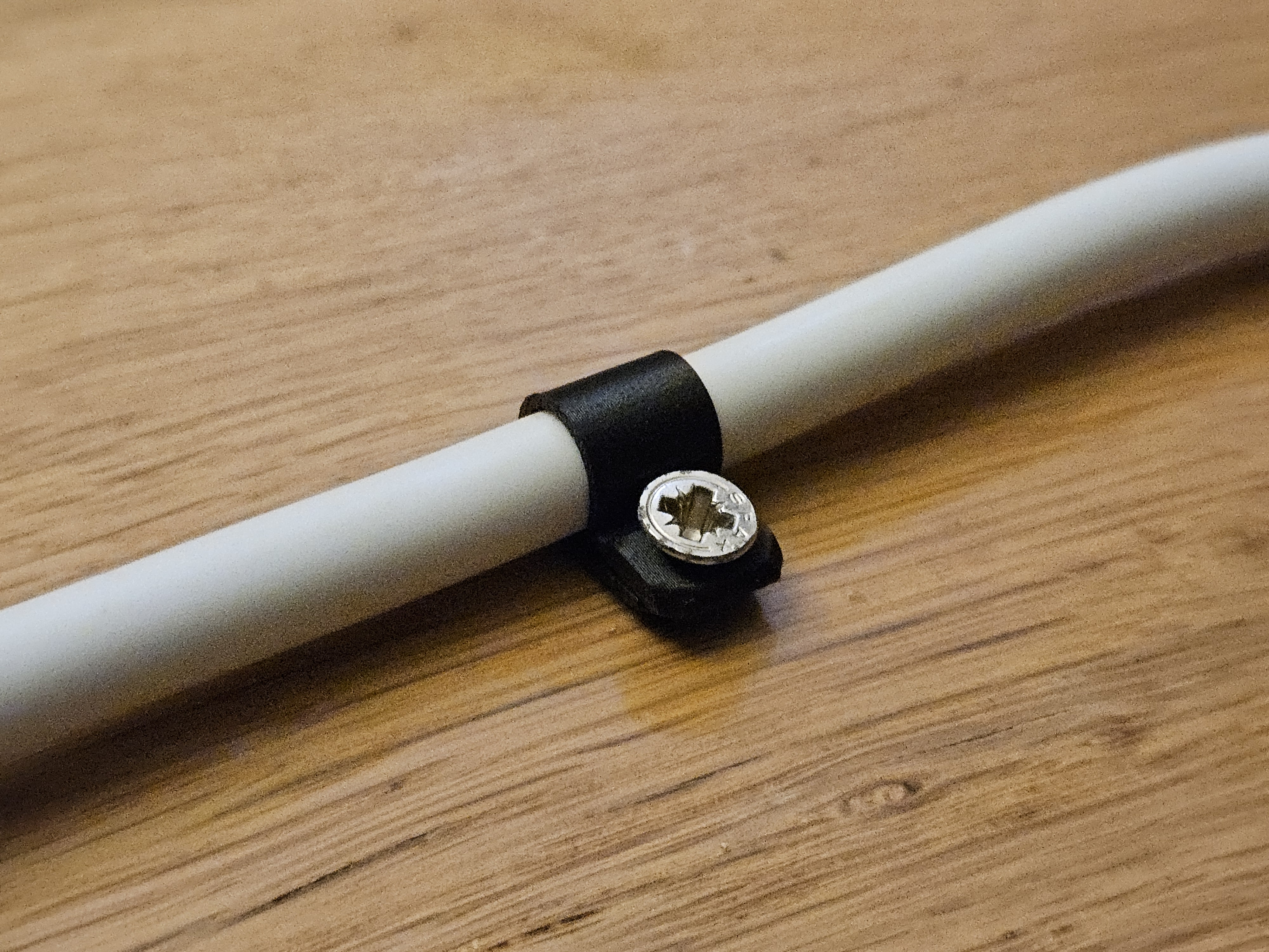 Miniatura 2 do modelo 3D Super Simple Cable Holder. Multiple sizes.