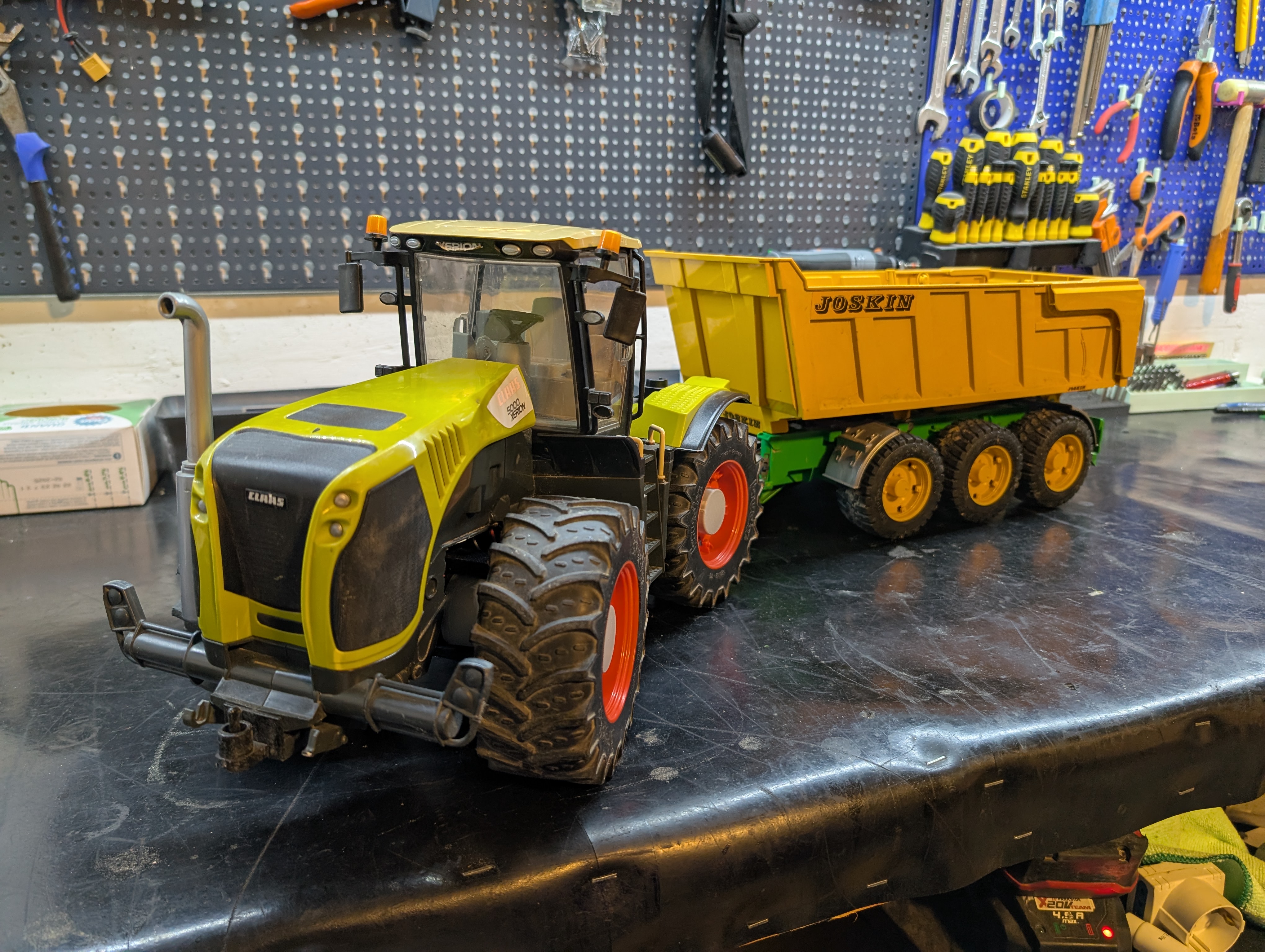 Chassis for rc Class Xerion bruder