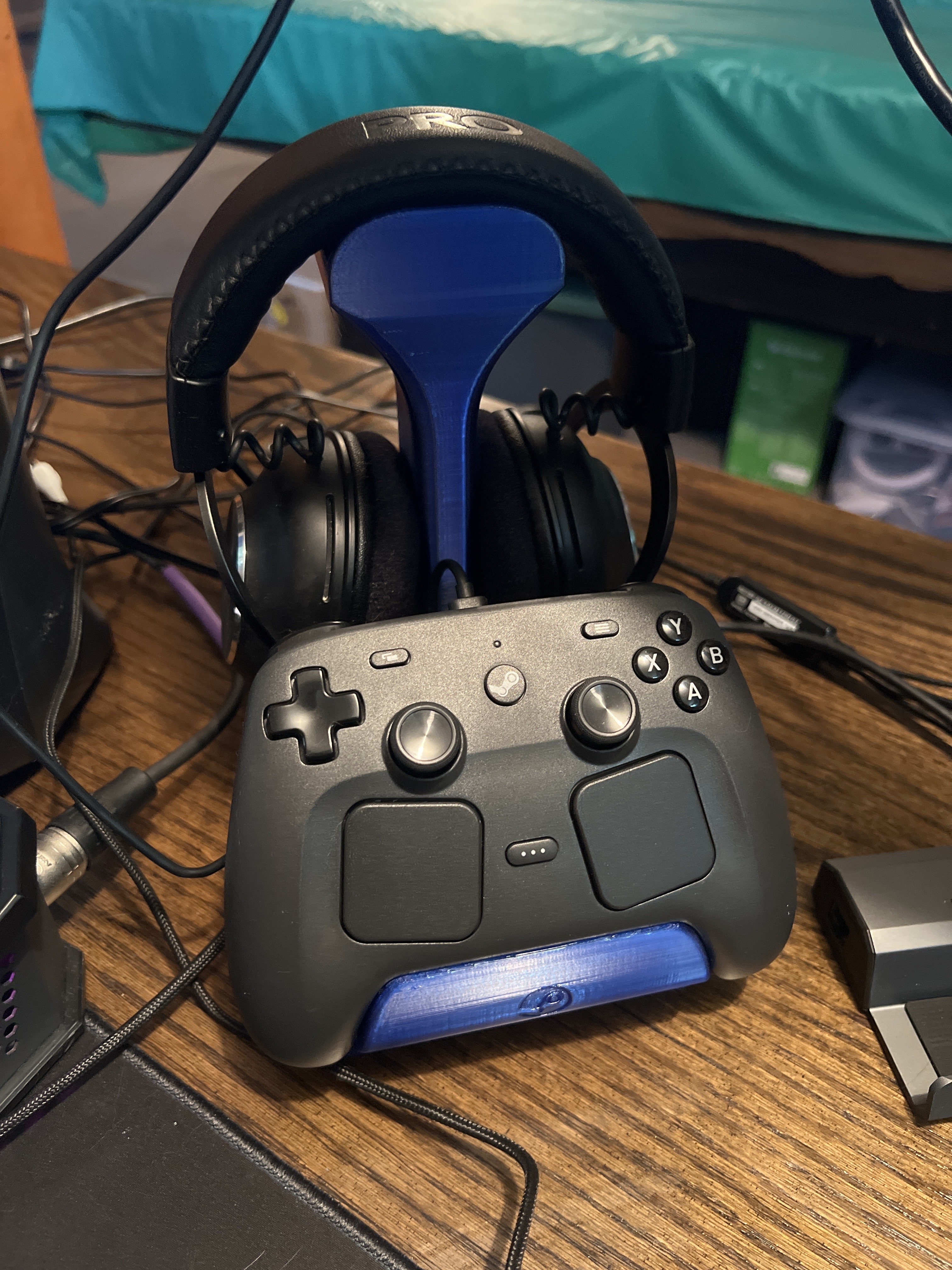 Miniatura 4 do modelo 3D Steam Controller and Headphone Stand