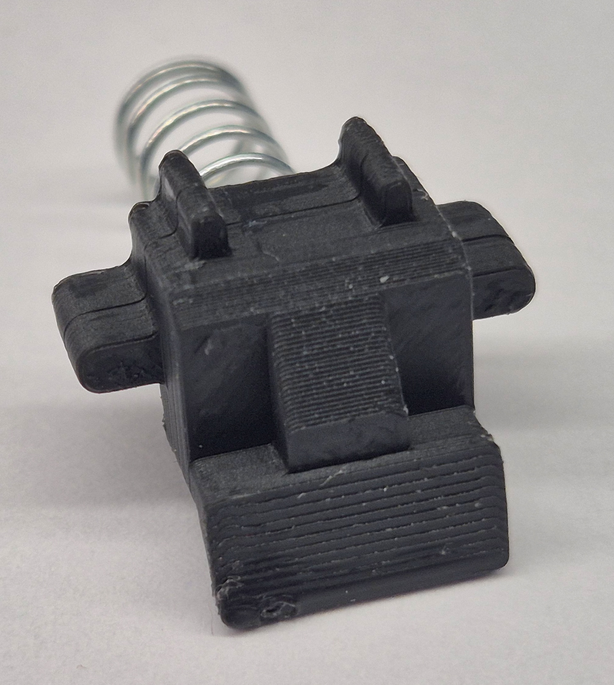 Zoom F6 battery release button