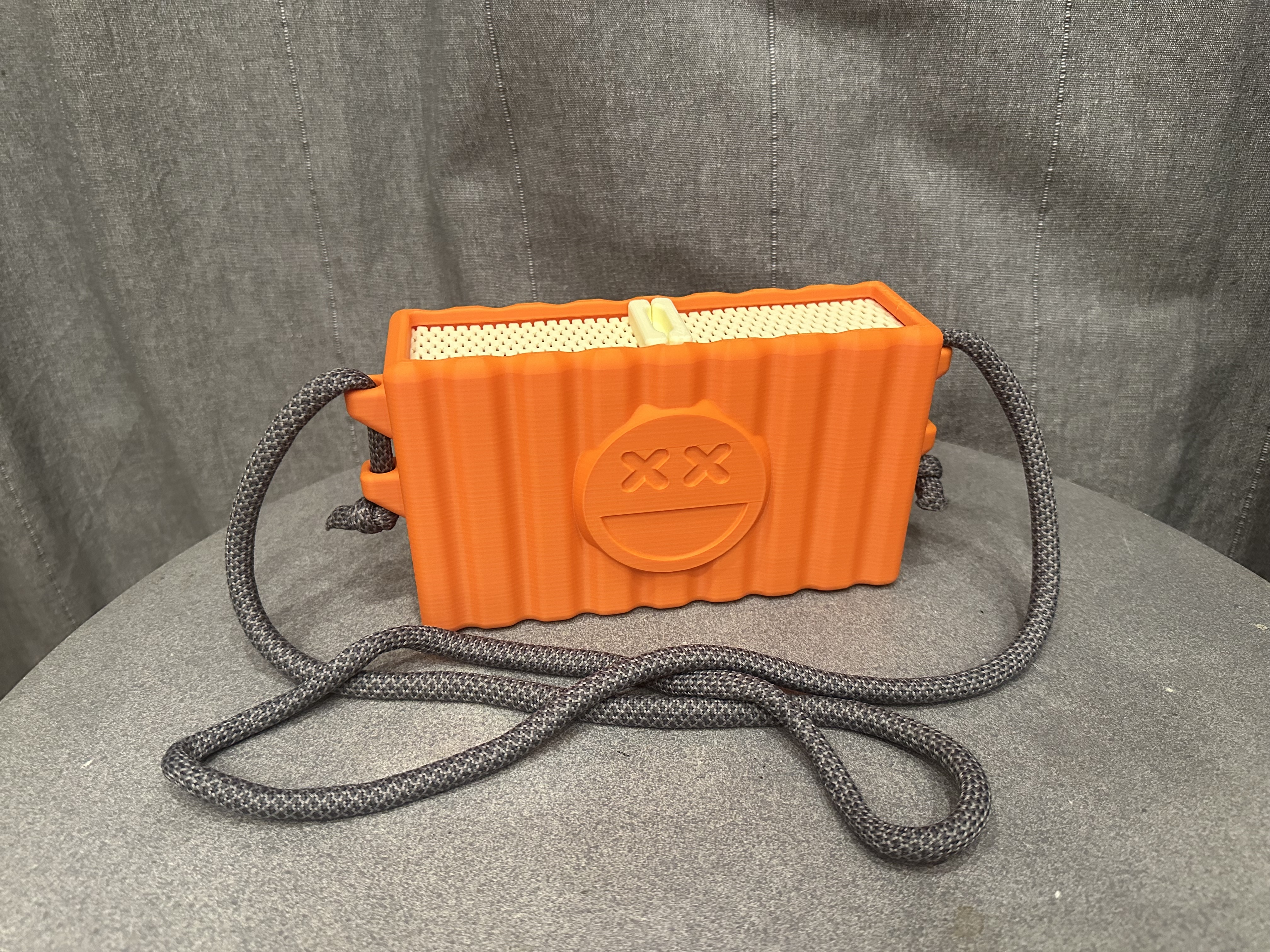 Modern Bag with Flexible Retractable Lid