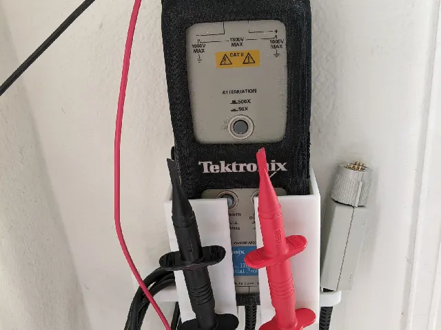Tektronix P5205 High Voltage Differential Probe Box