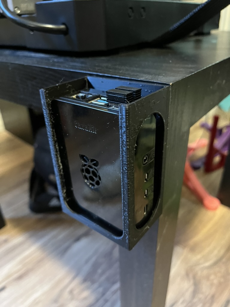Miniatura 3 do modelo 3D Raspberry Pi Wall / Table Mount Bracket (OctoPrint Setup)