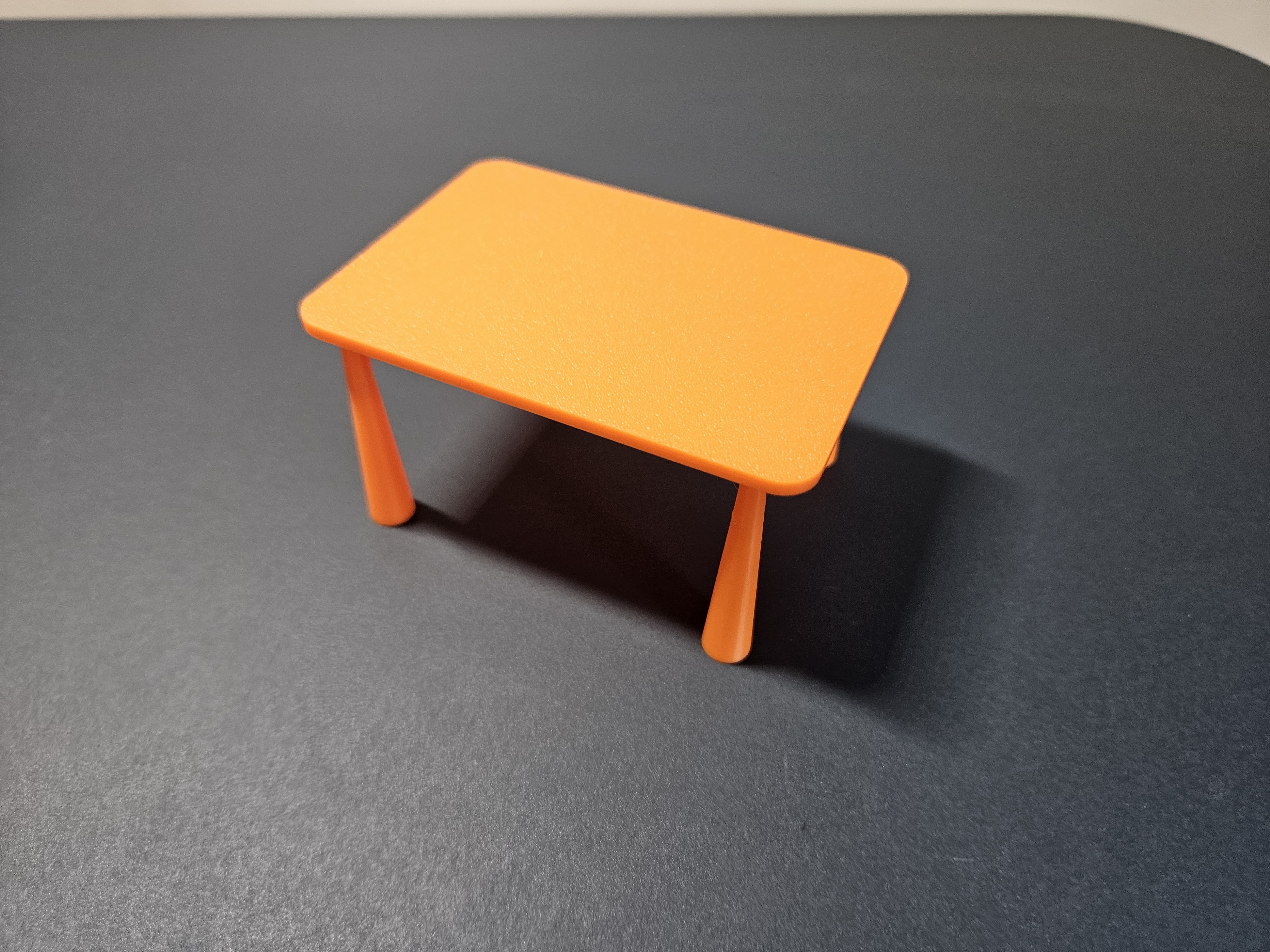 Miniatura 4 do modelo 3D Puppen Tisch