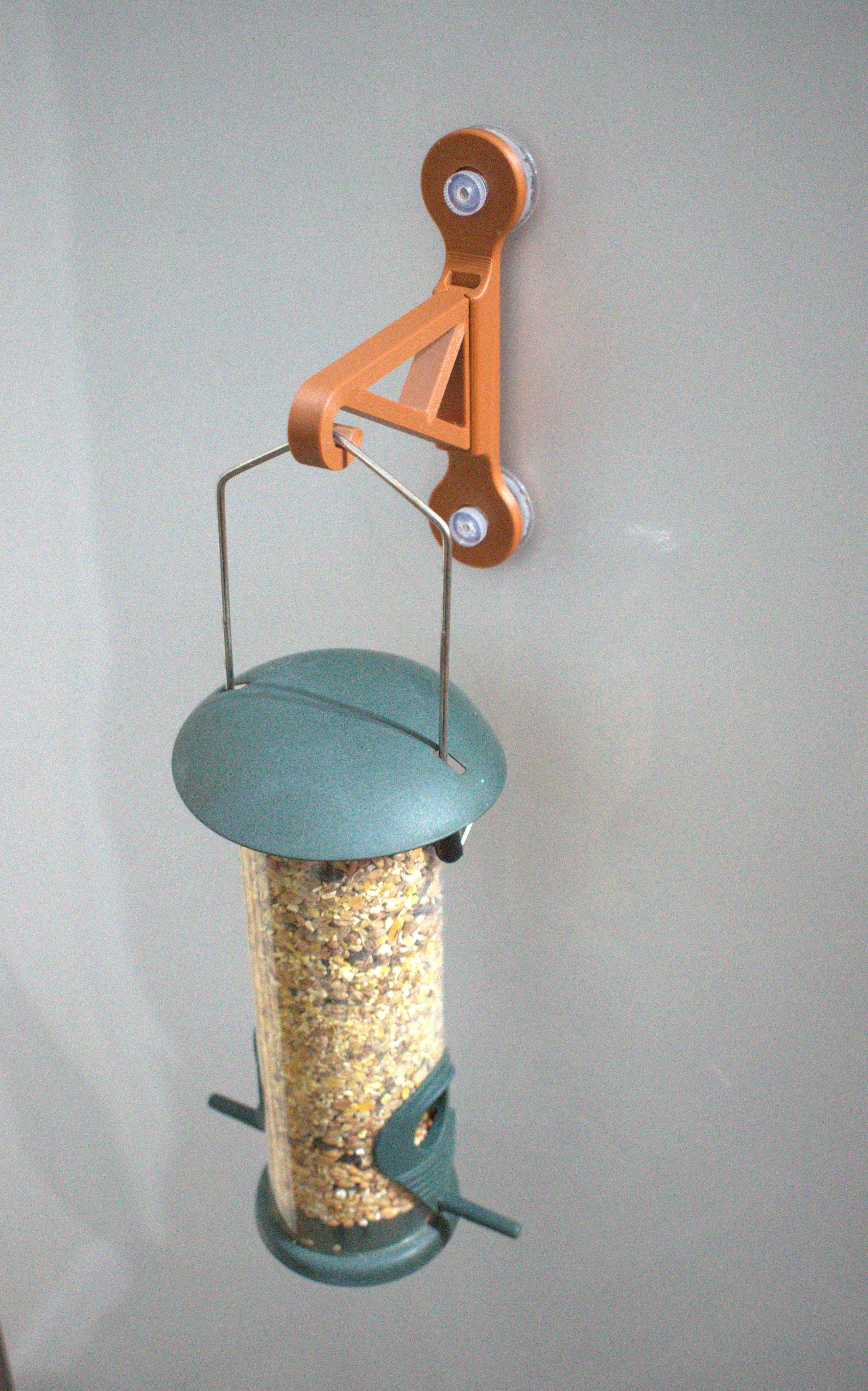 Suction cup window hanger / bird feeder
