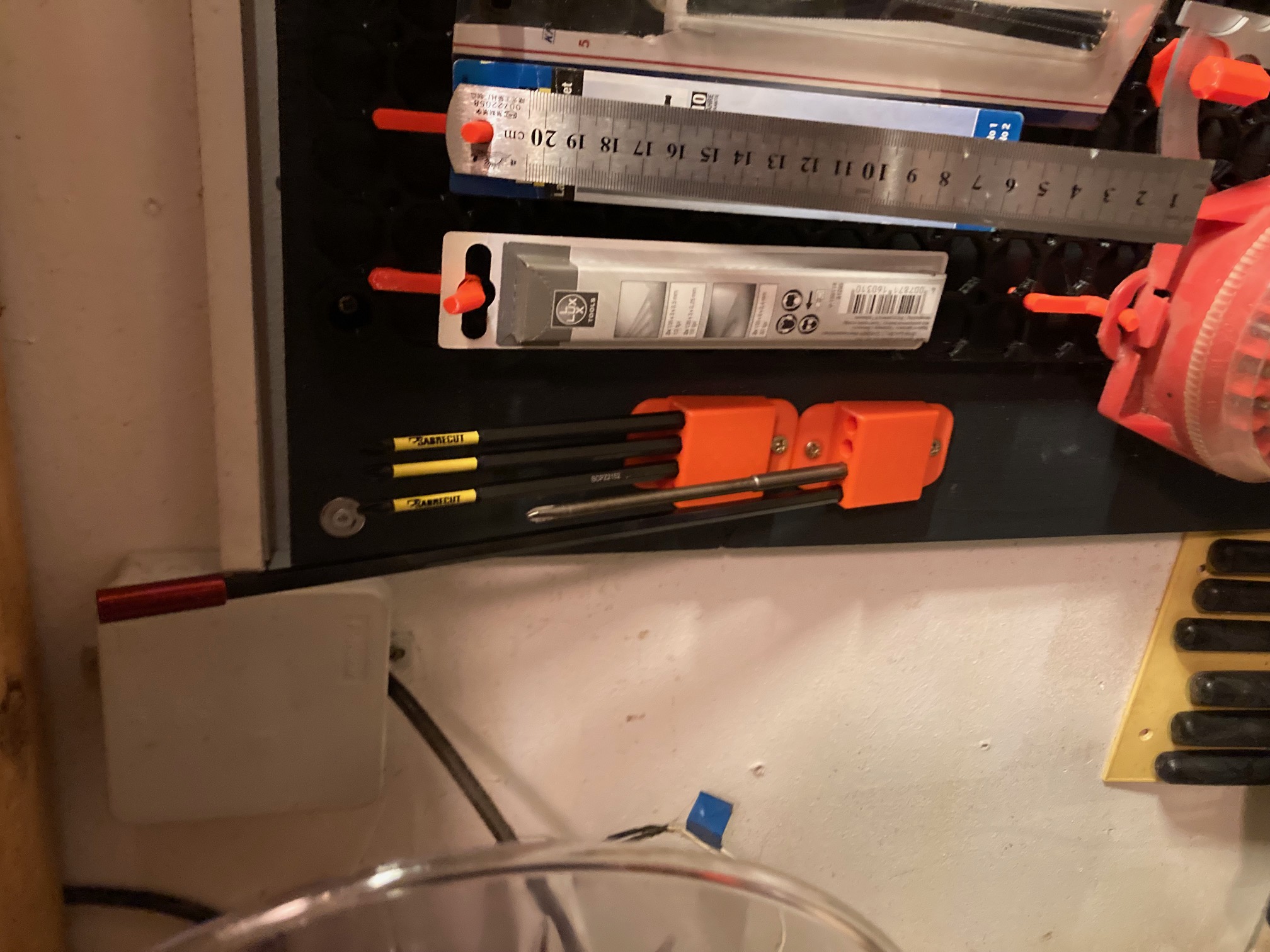 Miniatura 4 do modelo 3D Wall-Mounted 4-Slot Hex Bit Holder (Remix)