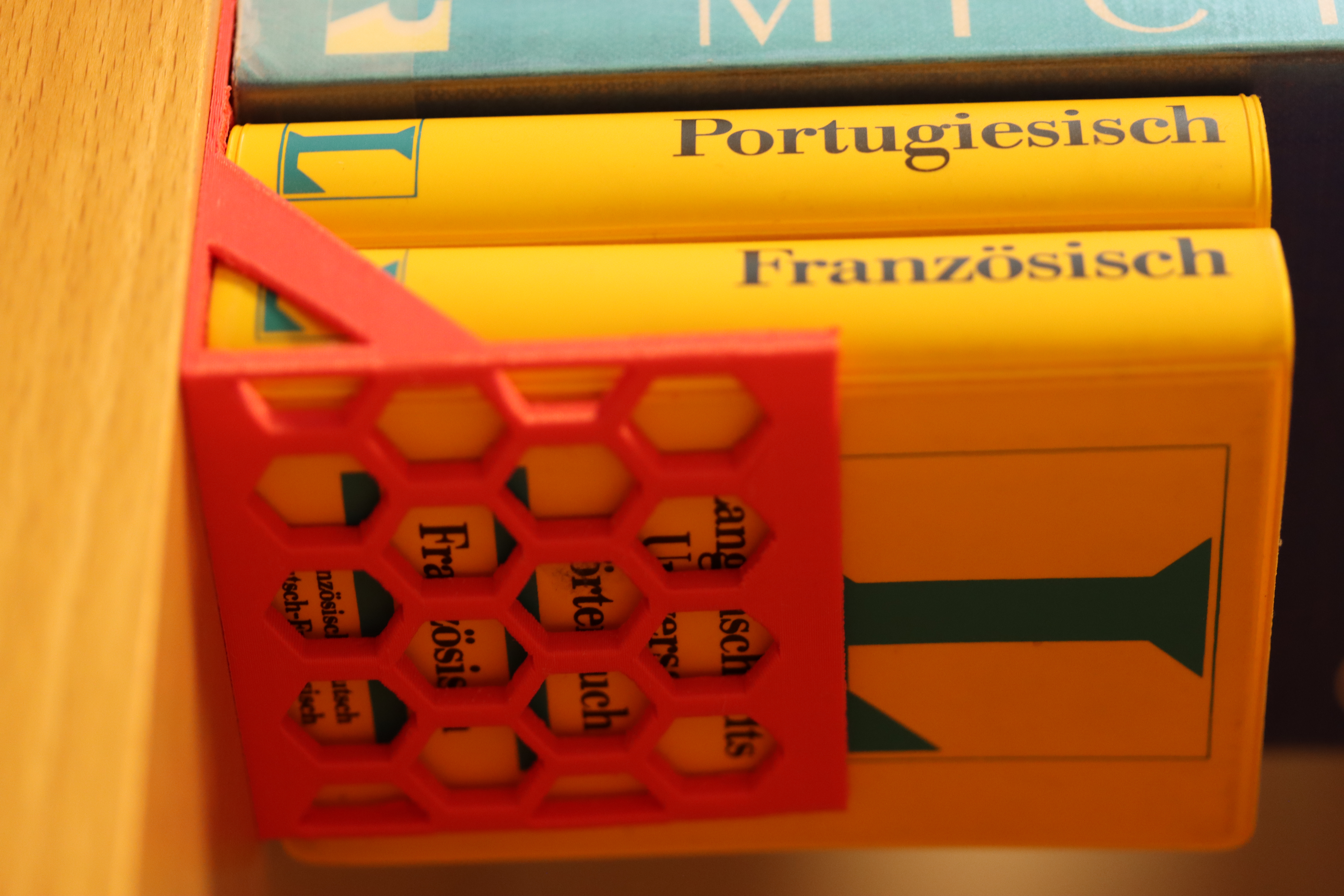 Minimalistic bookstand — thumbnail 2