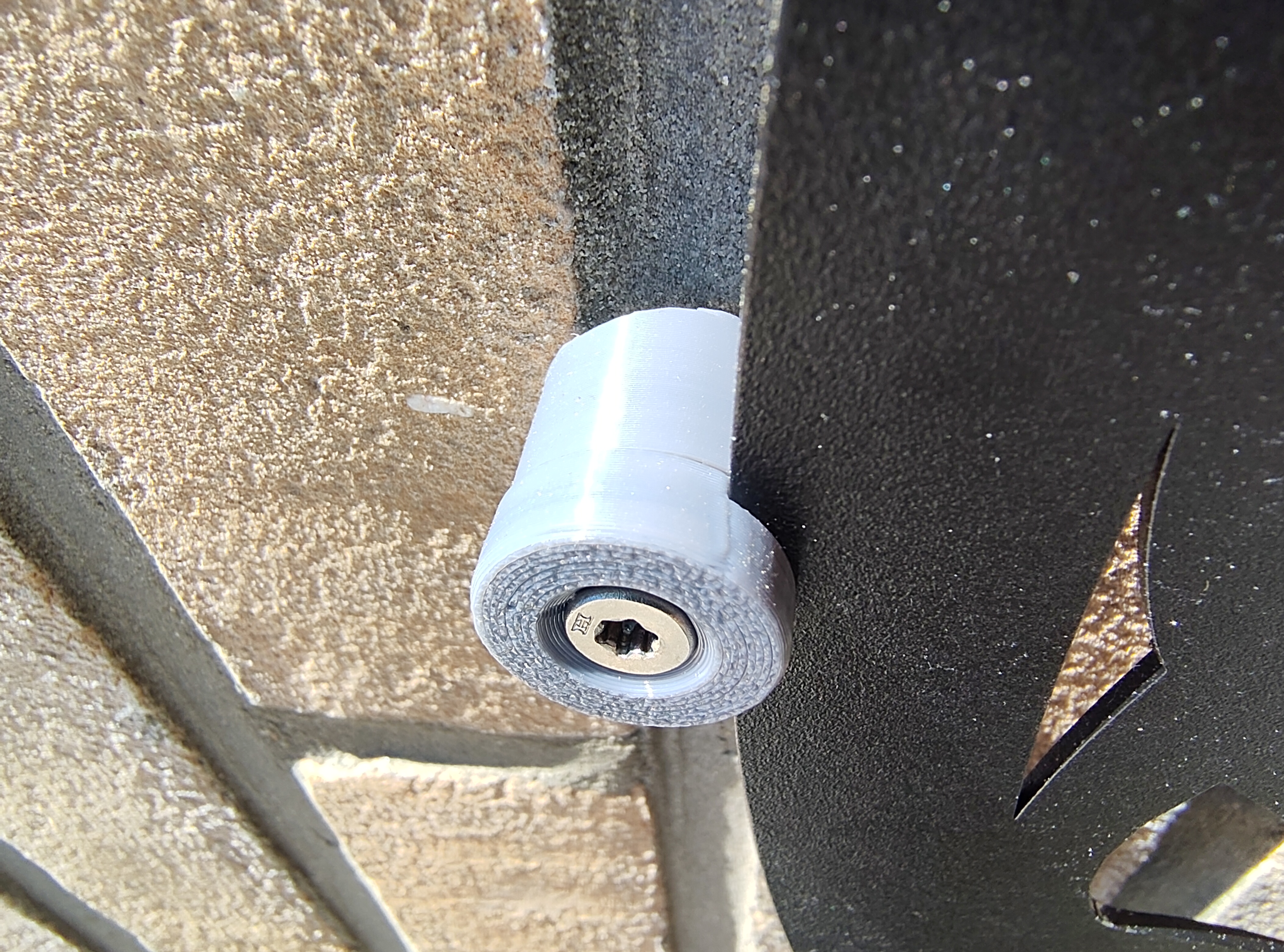 Wallmount with spacer for 2mm thick plates — miniatura 3