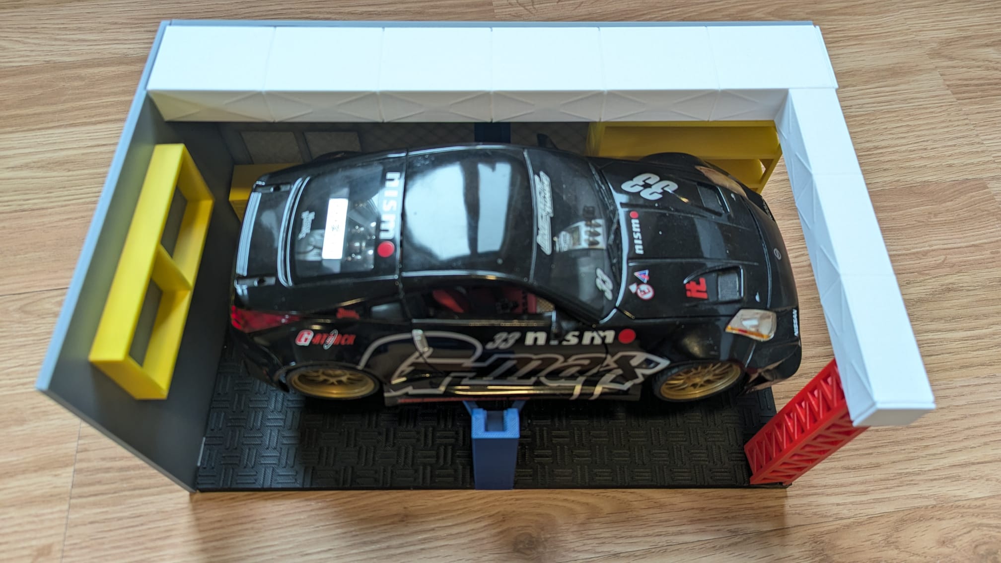 Garage Diorama  1:18 or 1:24 — thumbnail 3