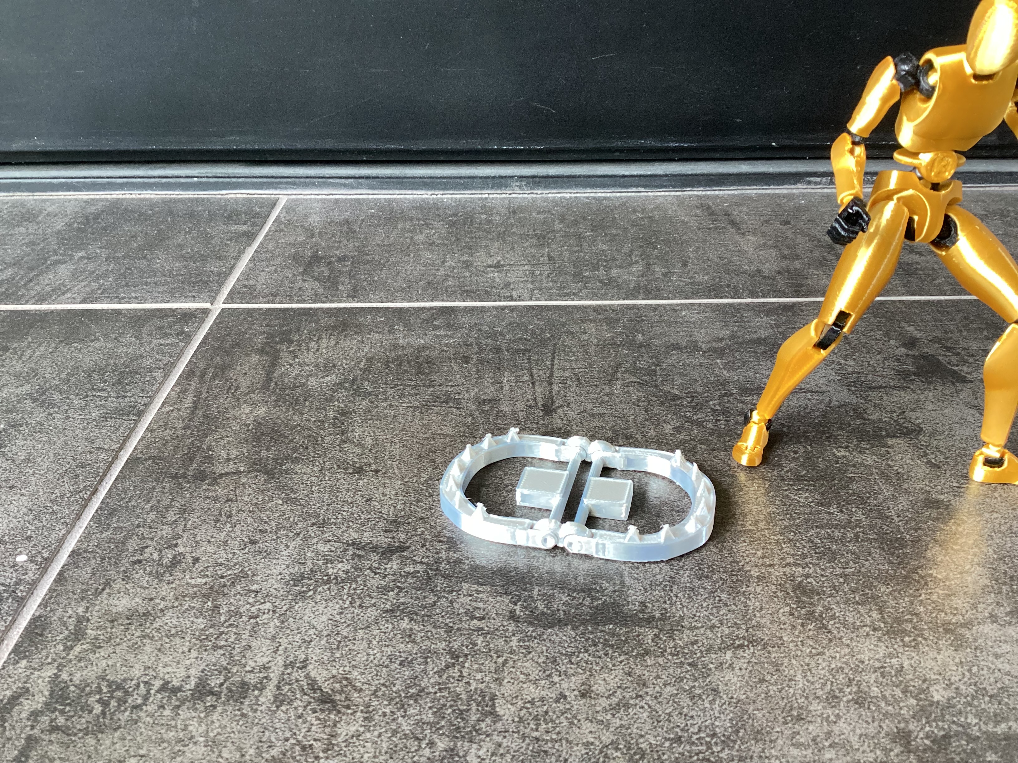 Miniatura 5 do modelo 3D Hinged Mini Beartrap