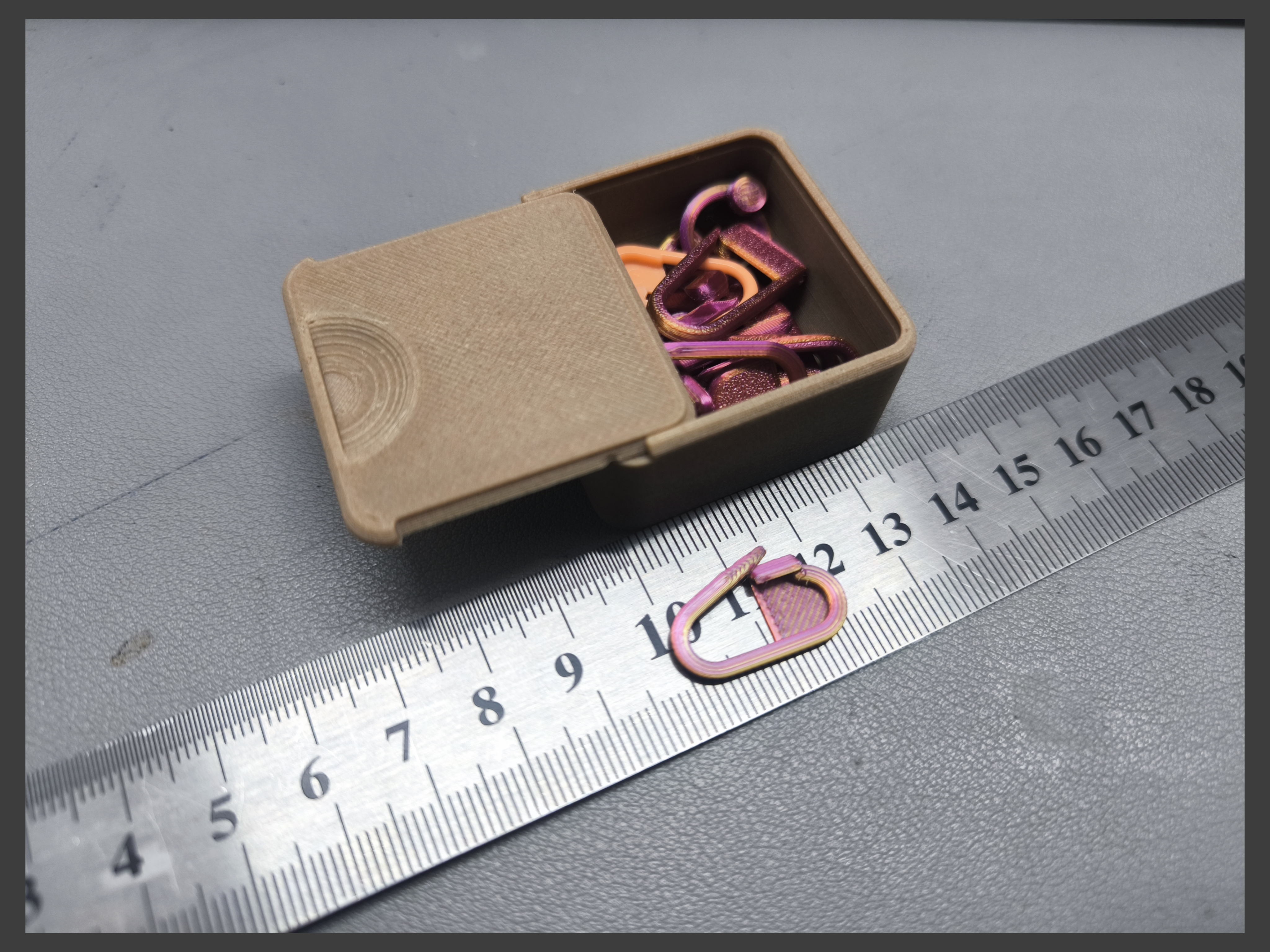 Knitting stitch markers - Different for every taste