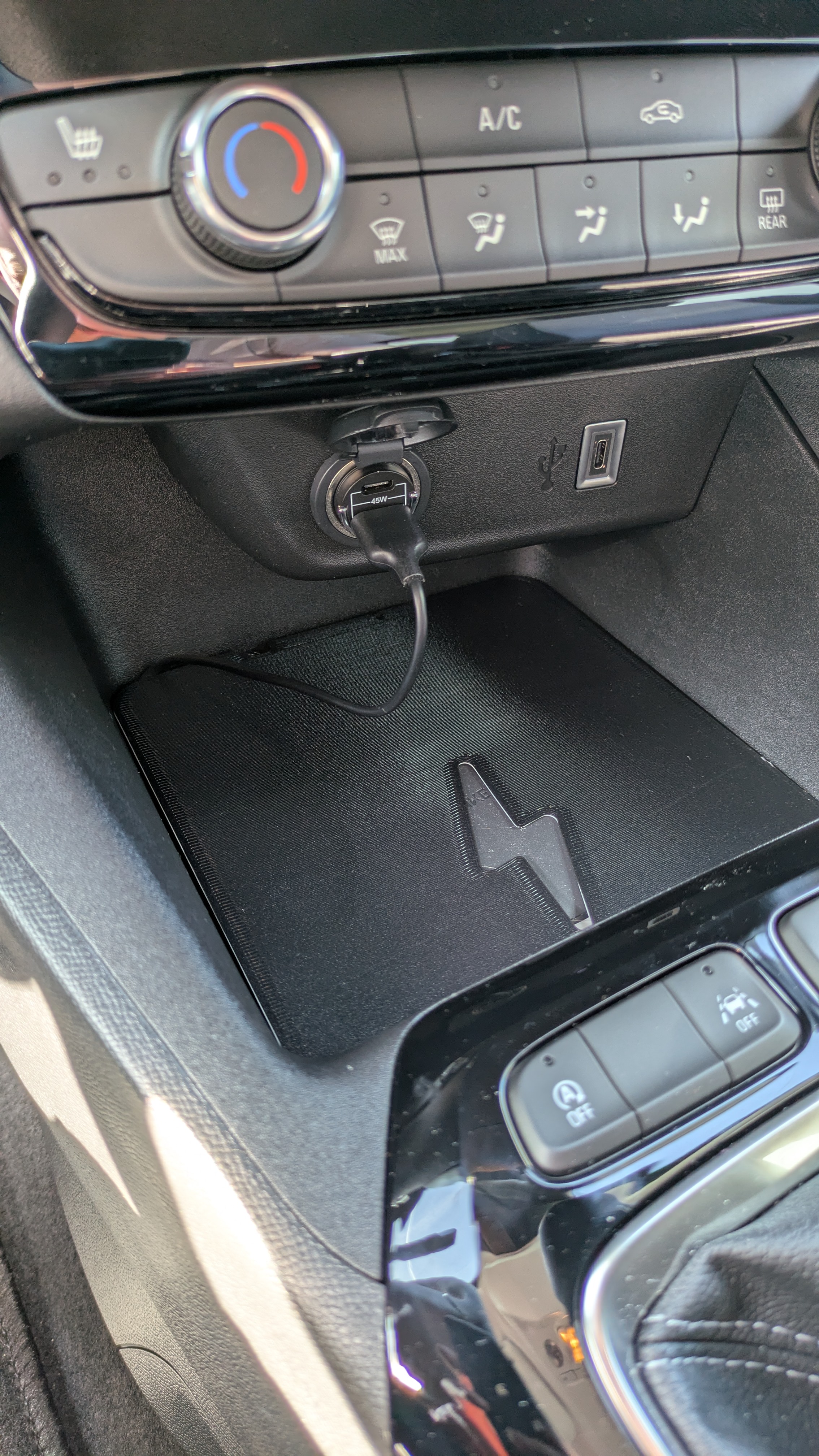 Inductive Qi charger Opel Corsa F