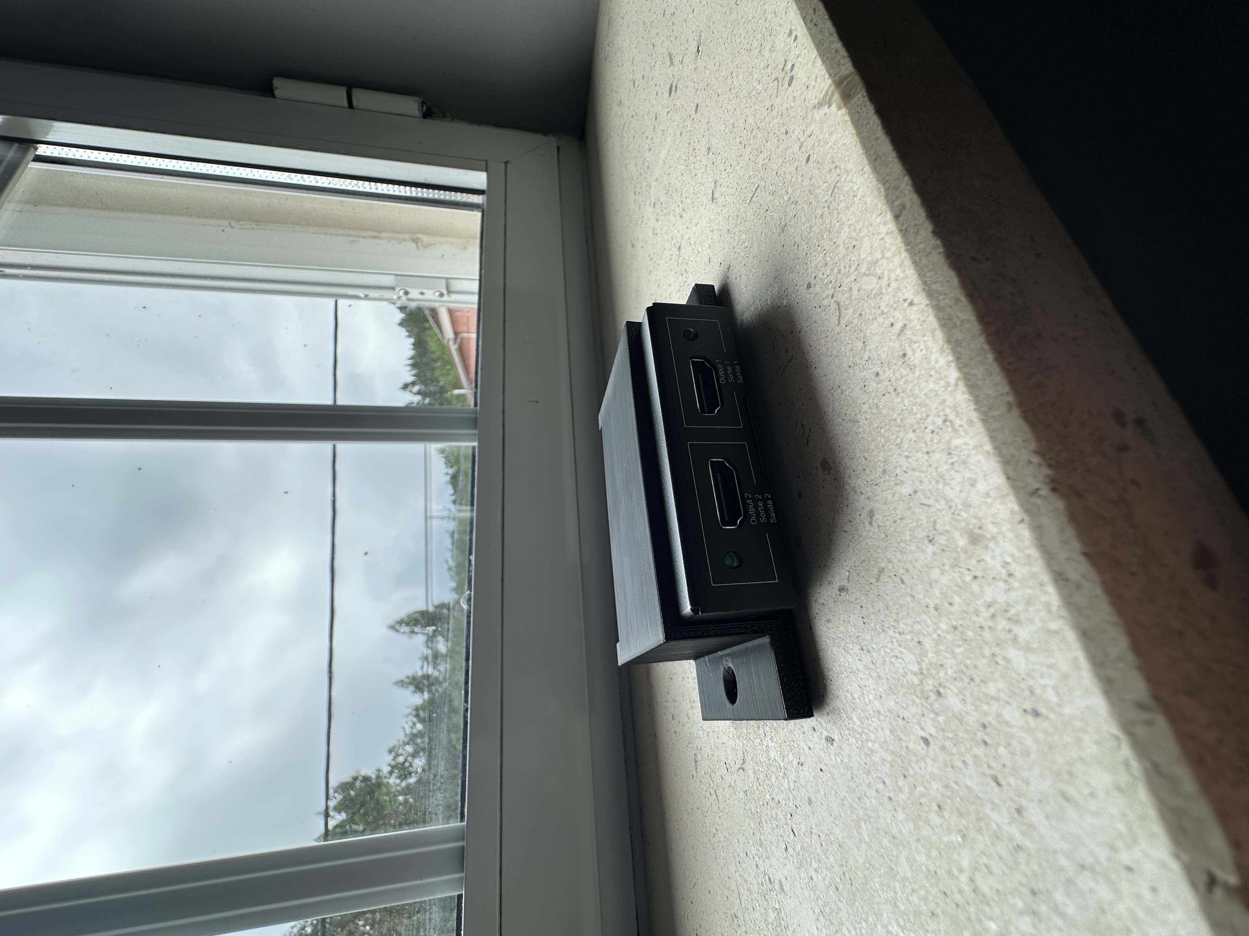 Amazon Basics HDMI Splitter Mouting Bracket