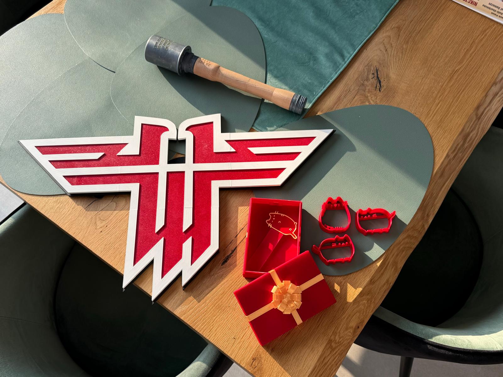 Return to Castle Wolfenstein 65.4x39.6x1cm logo