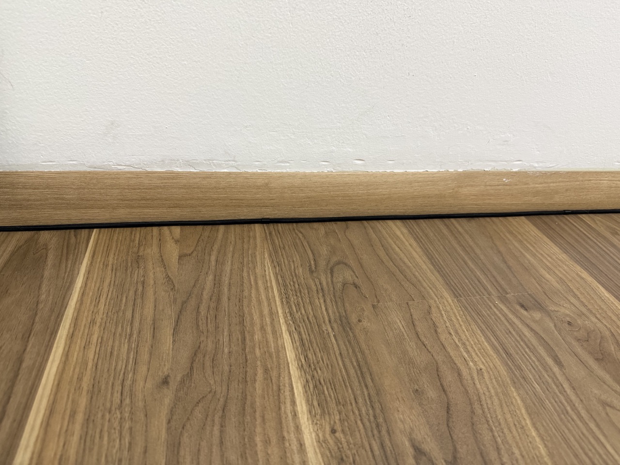 Ethernet cable clip for baseboard — miniatura 5