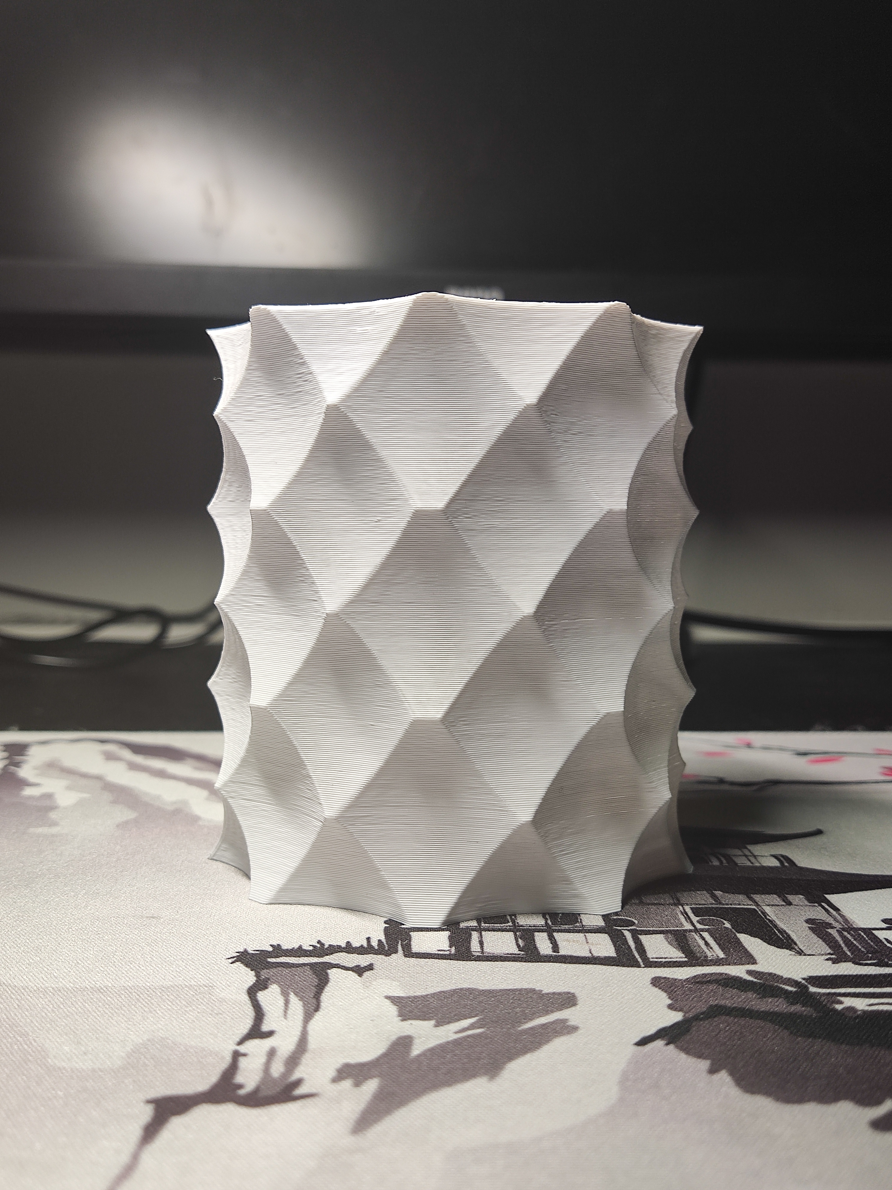 Modern Decorative Vase – Patterned Design