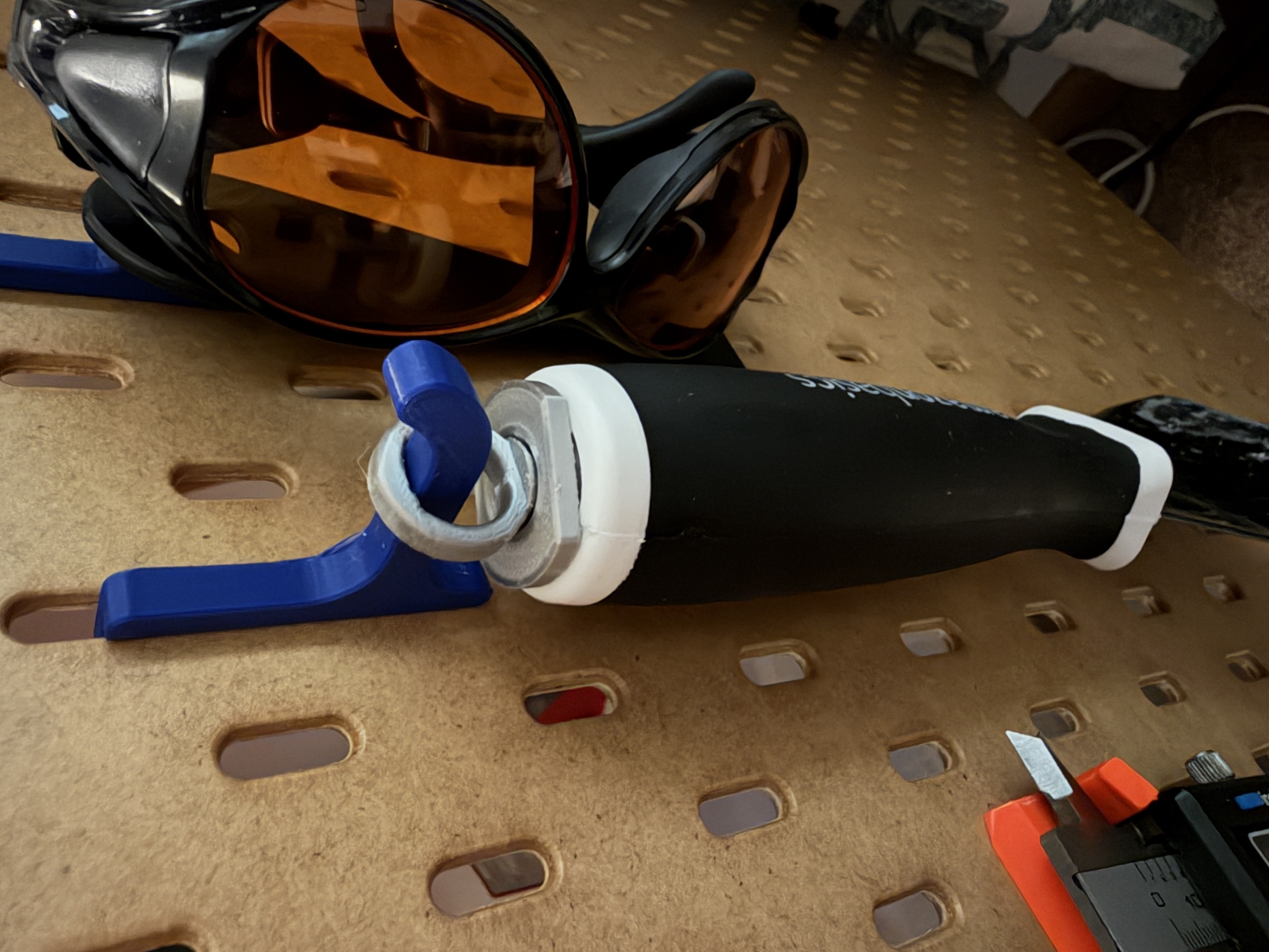 Screw cap for handle mounted tools 3D model