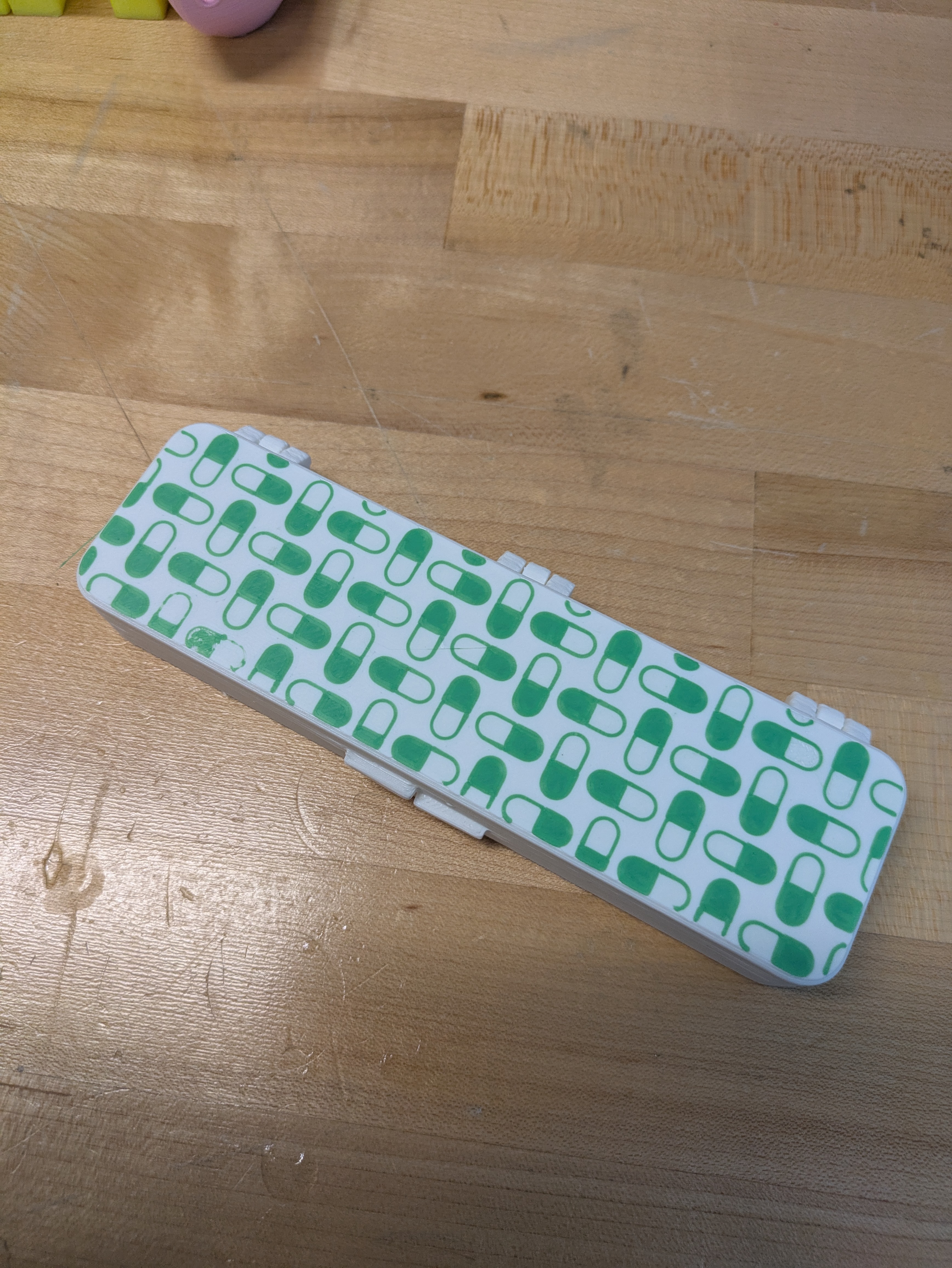 Slim weekly pillbox