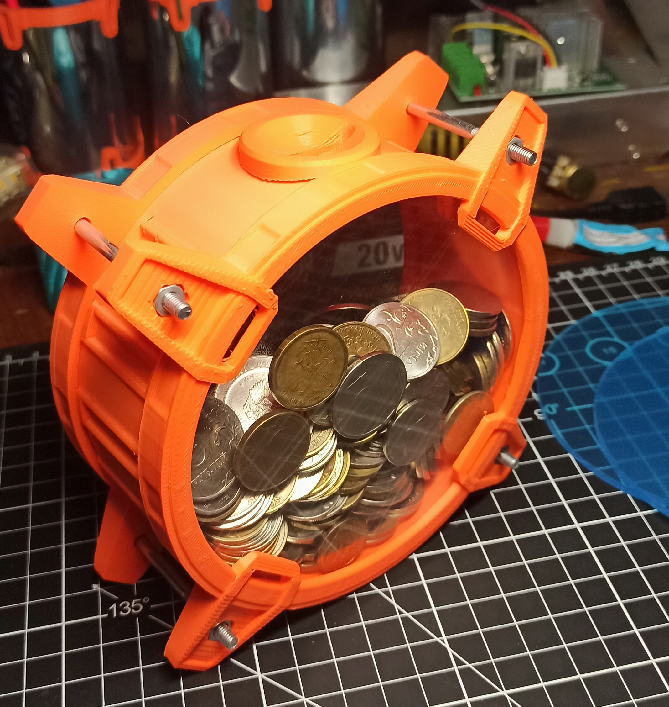 Money box / piggy bank