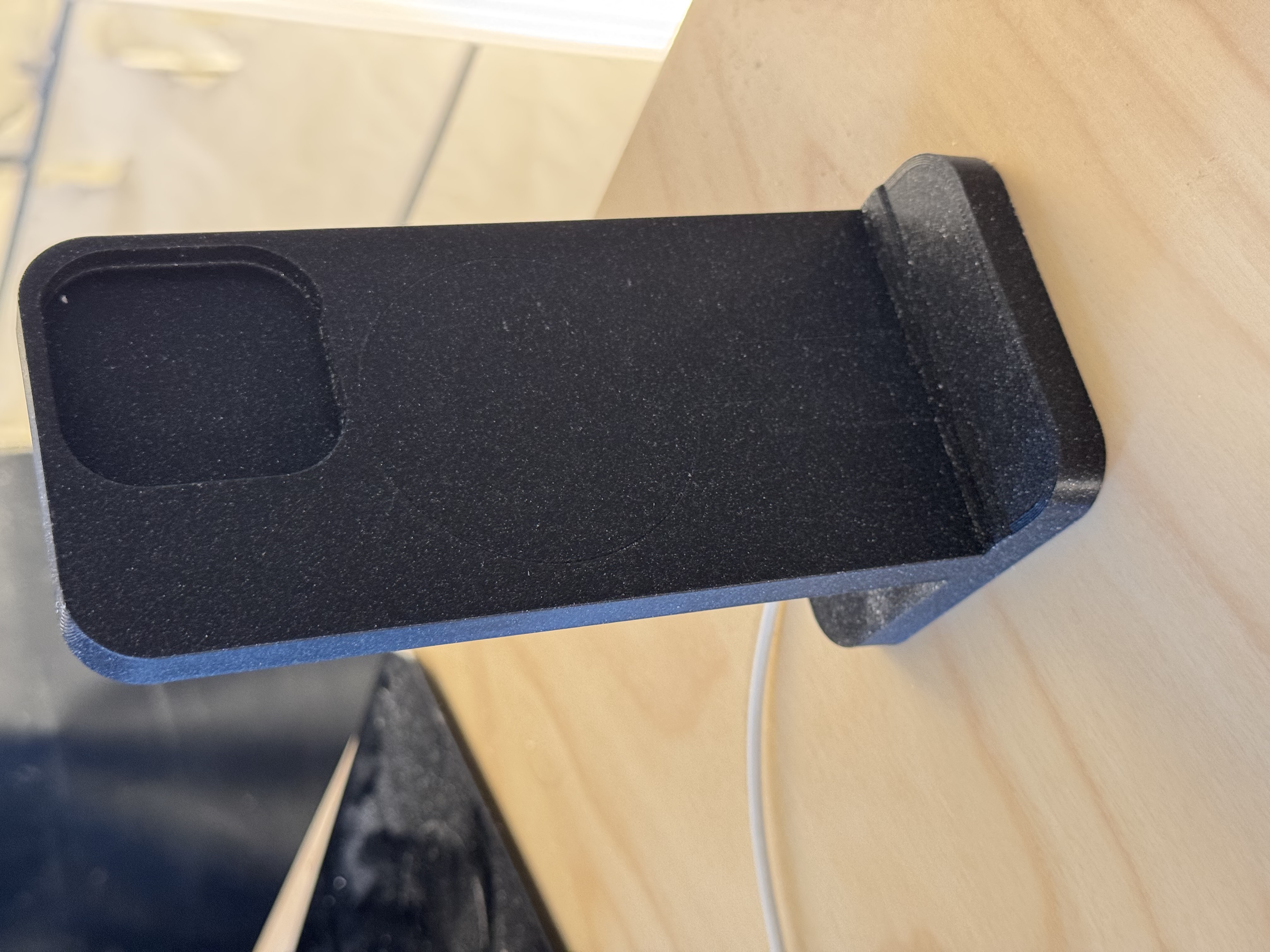 Upright IPhone 15 Pro MagSafe Charger Stand
