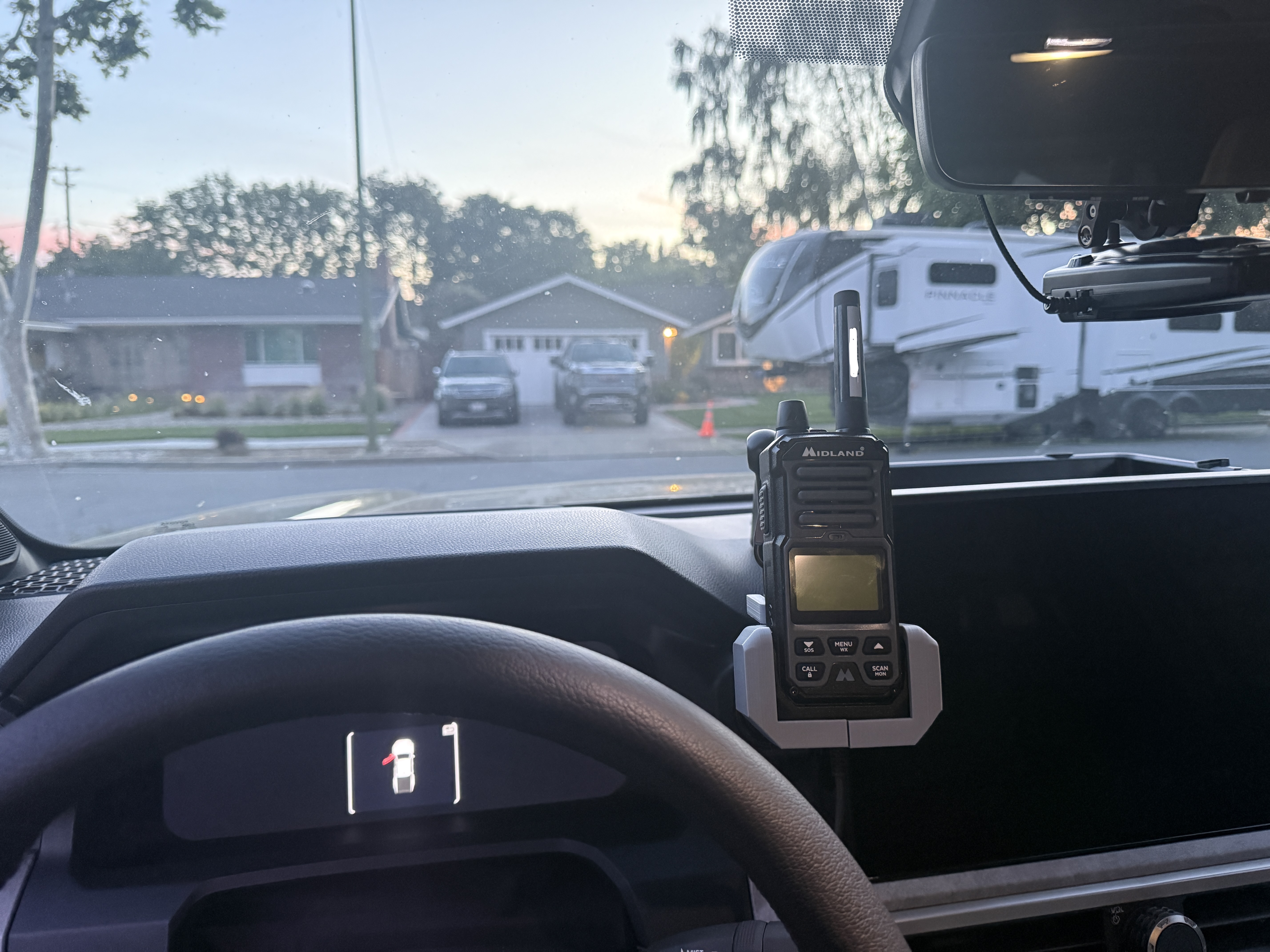 Midland GXT67 Pro Vehicle Charger Mount