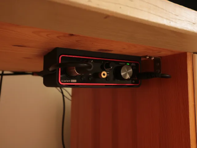 Universal Focusrite Scarlett Solo (3rd Gen) Mount (cable tray mod)