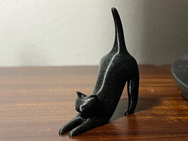 Stretching Cat Statue Slim