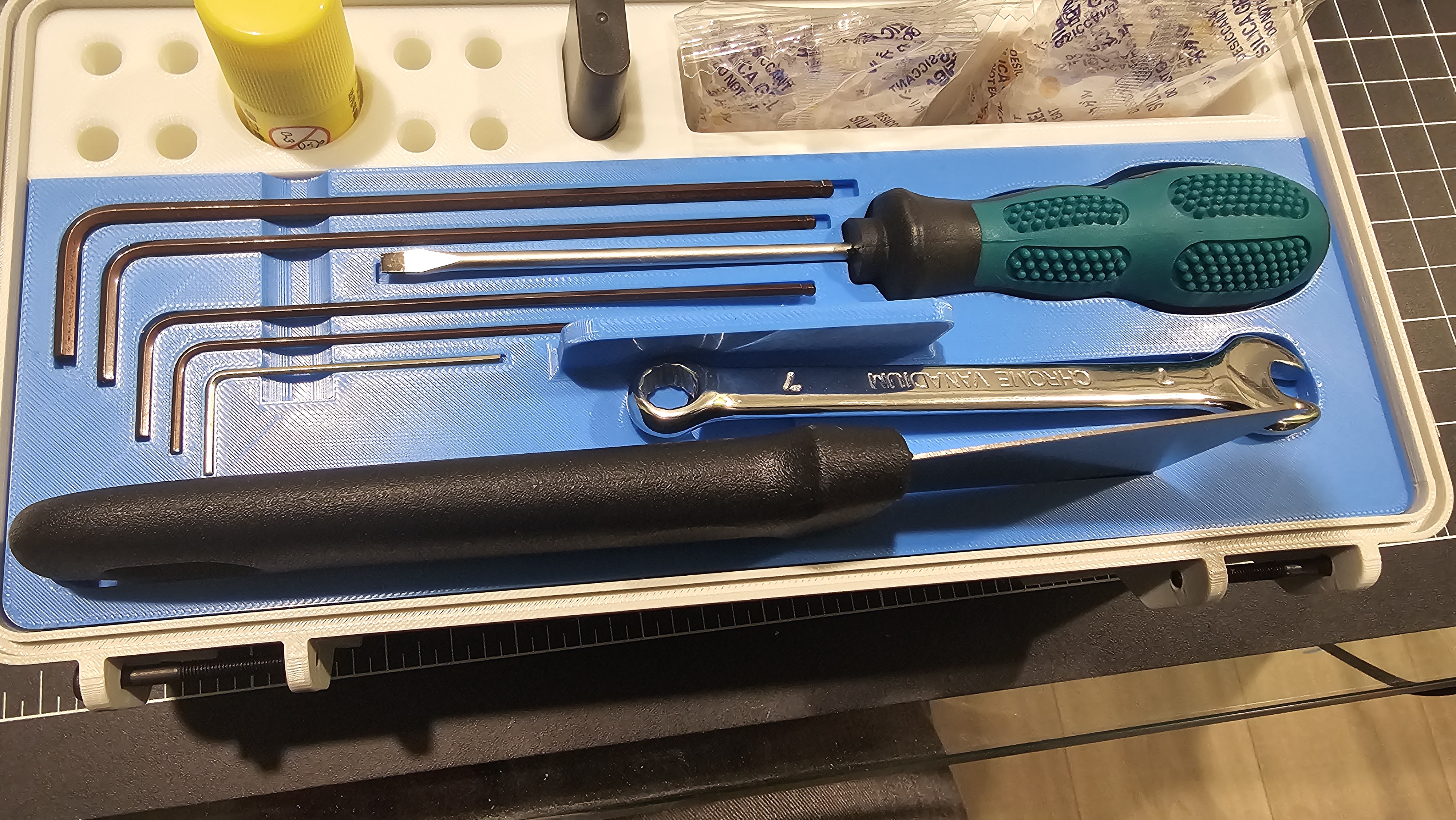 Tool tray and bottom tray for Q2
