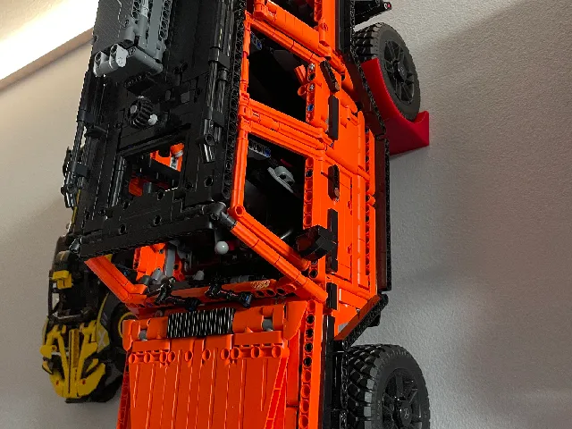 Wall mount for LEGO Technic Mercedes-Benz 42177