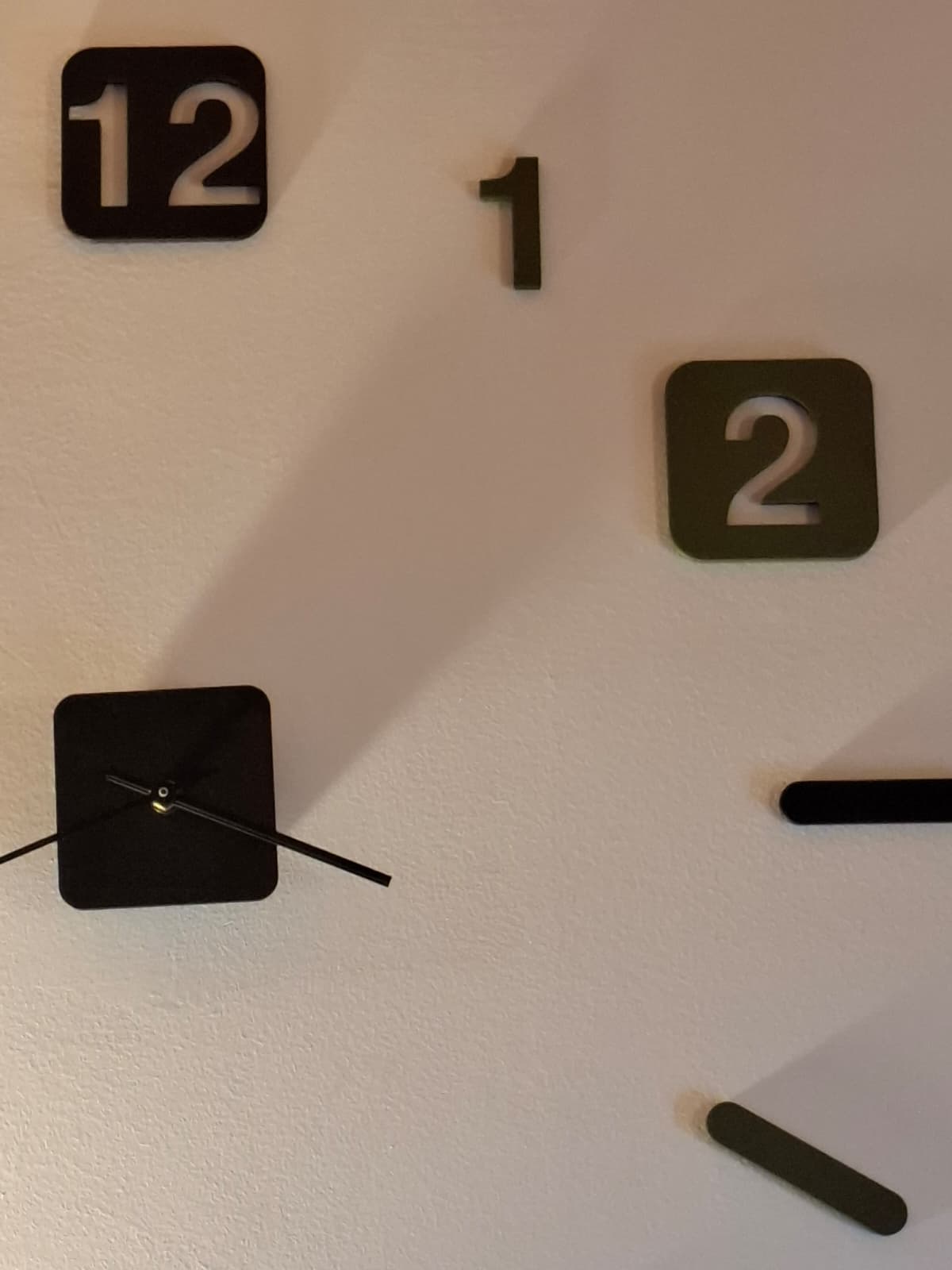 modern and minimalistic wall clock — thumbnail 5