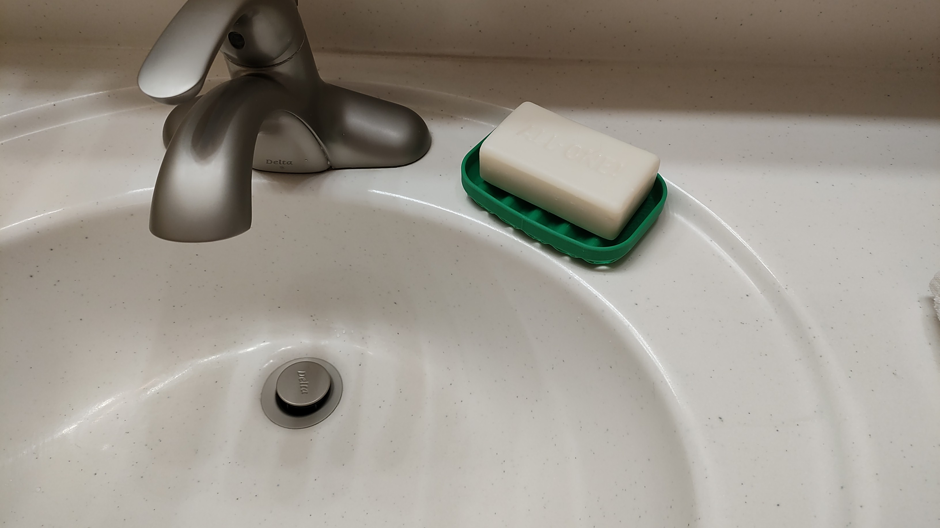 Soap Dish with Drains and Walls (for round sinks)
