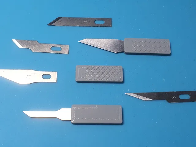 Smallest knife in the world?
