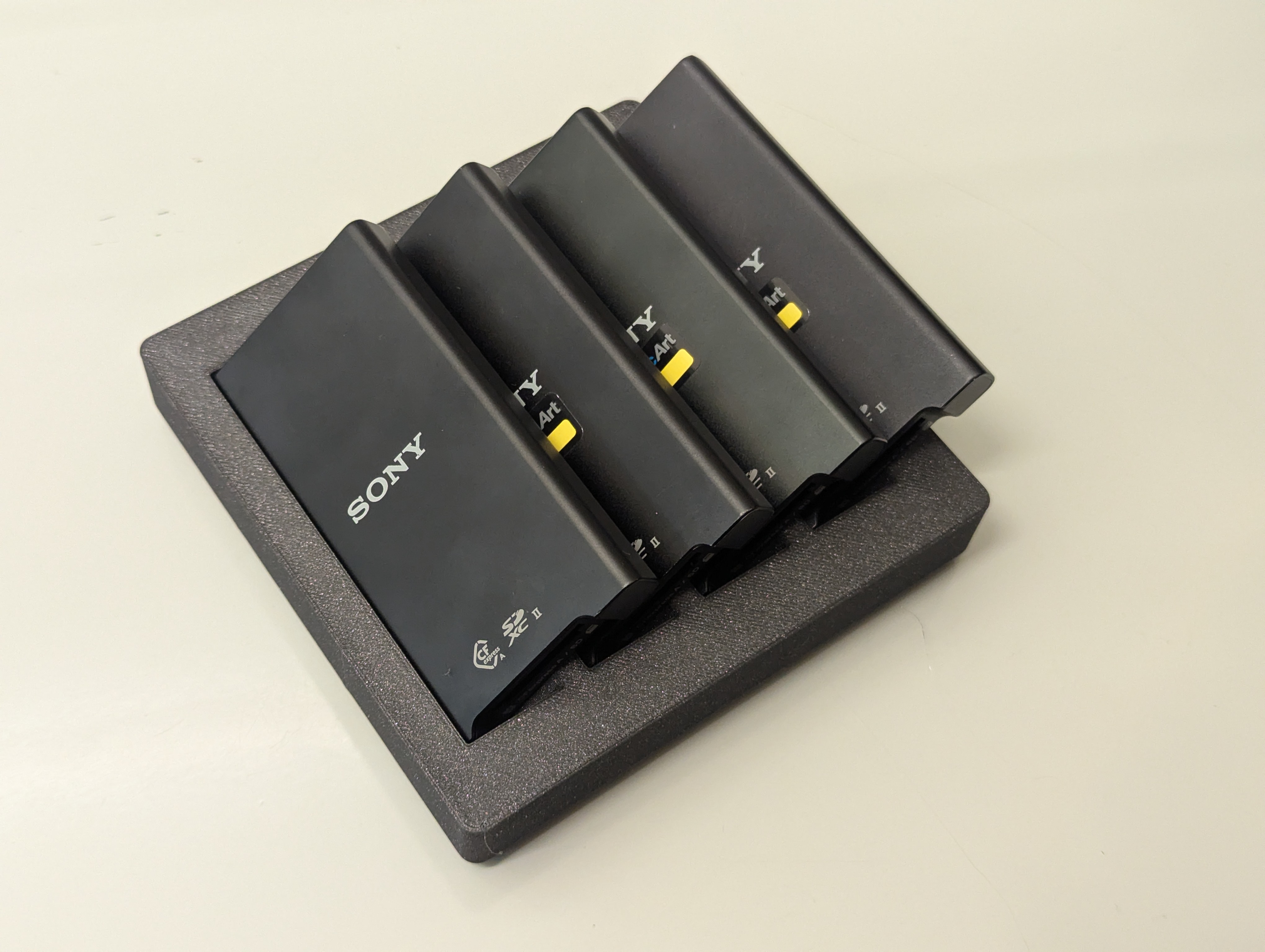 Gridfinity bin for Sony SD Card reader
