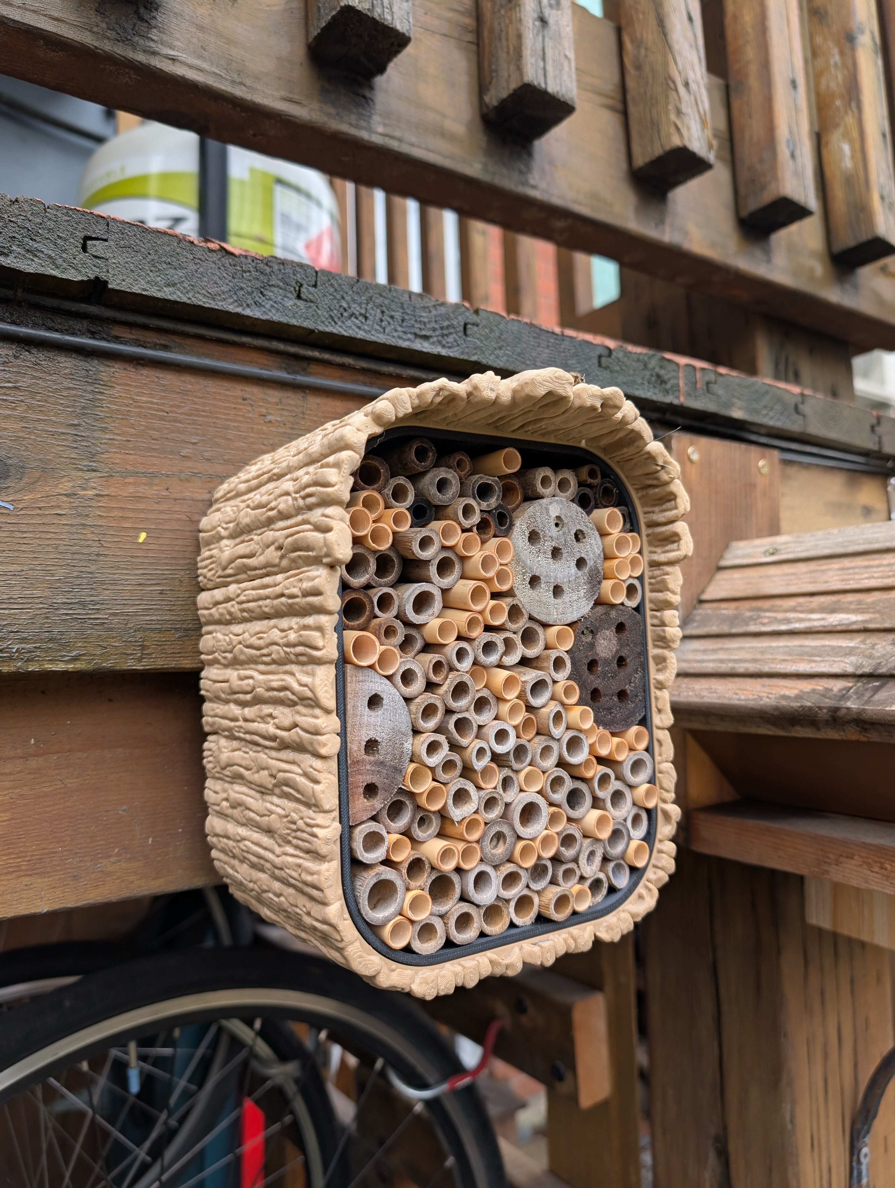 Bee Hotel