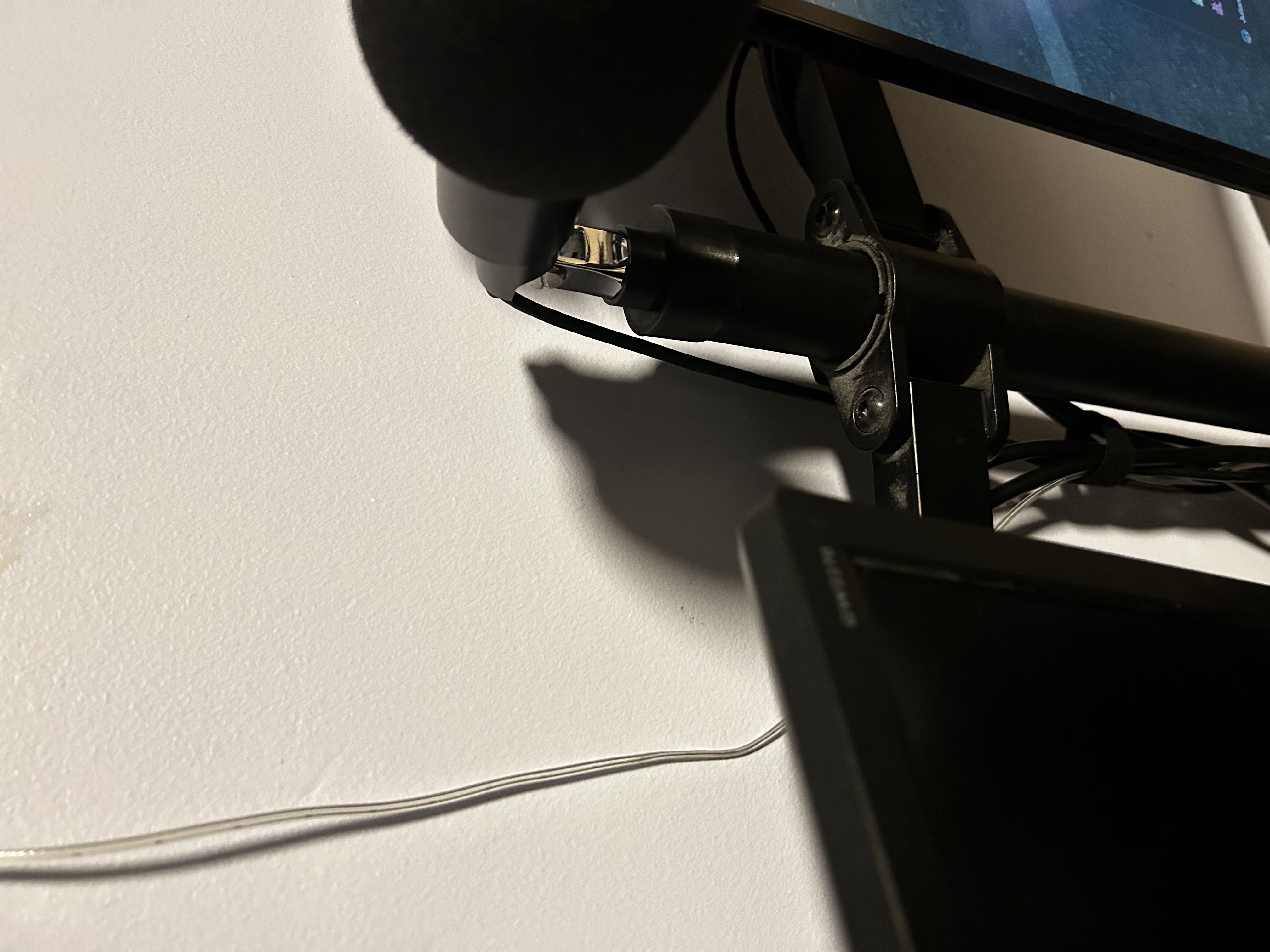 Monitor-Mounted Microphone Holder
