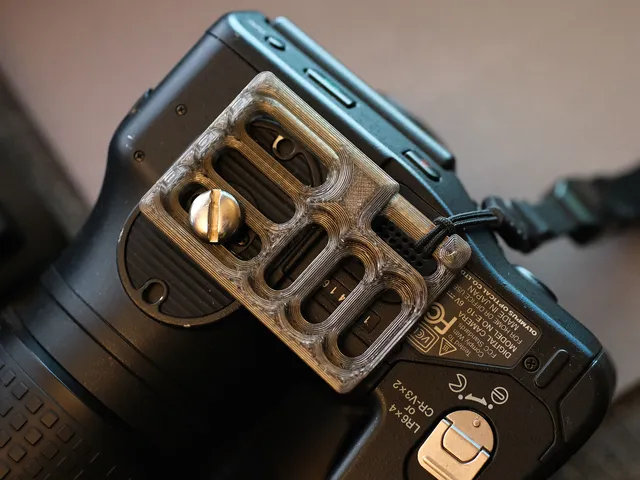 Less-Compact Versatile Arca Tripod Plate