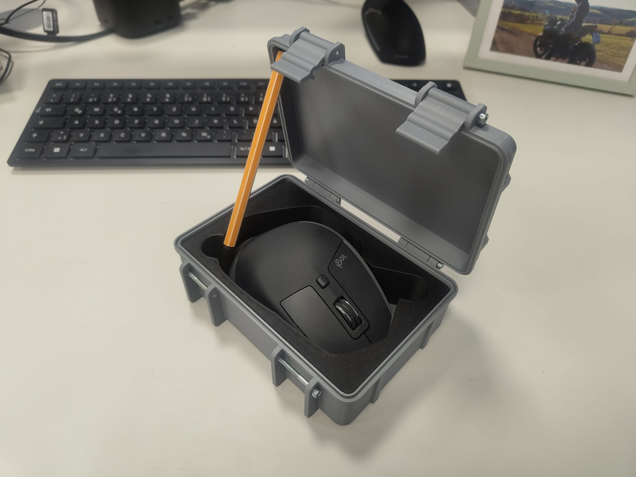 MxMaster 2S case