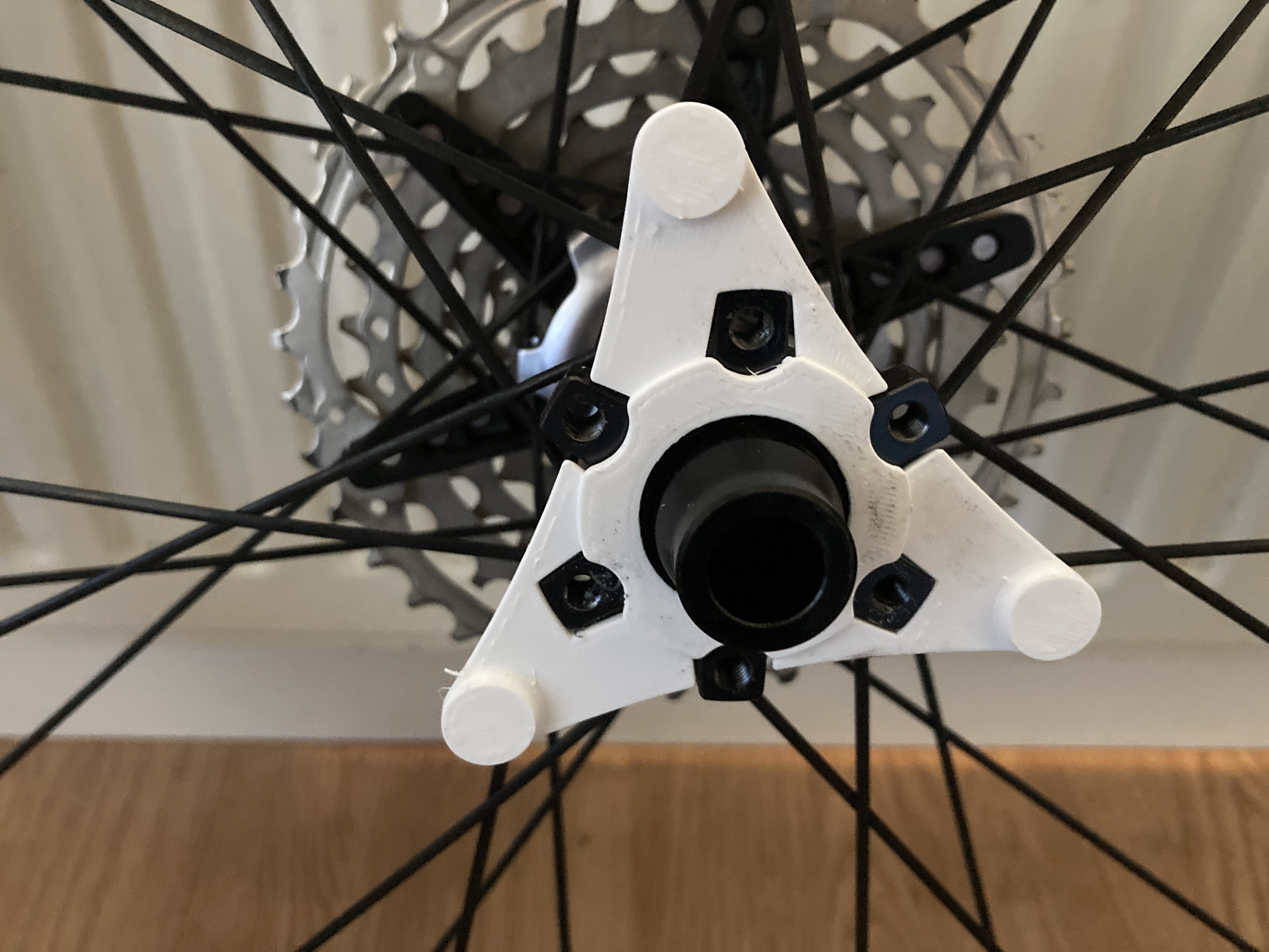 Magnet holder for 6 bolts disc brake