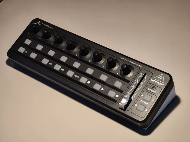 Behringer X-touch Mini Desk Stand