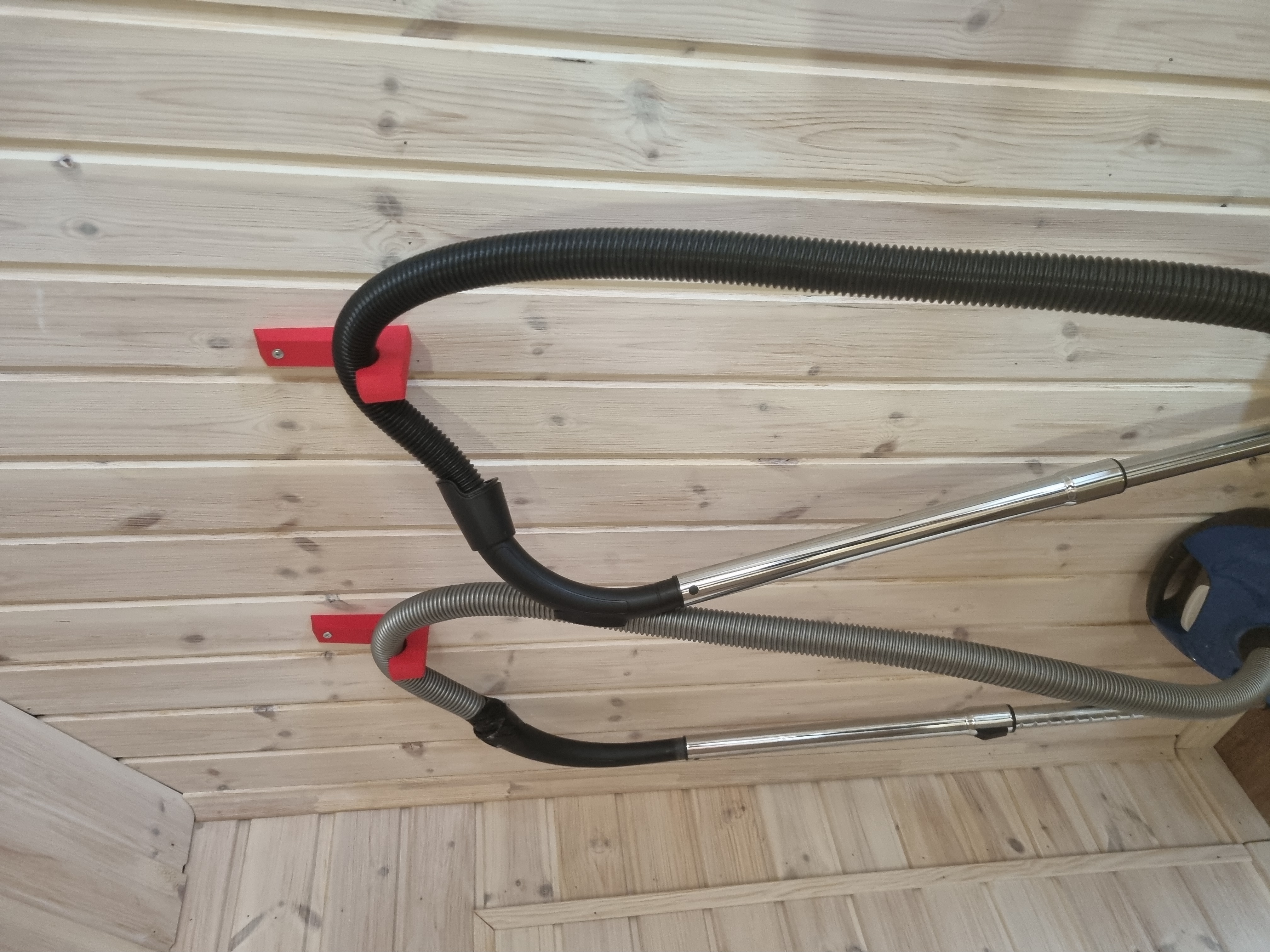 Hook for vacuum cleaner's pipe