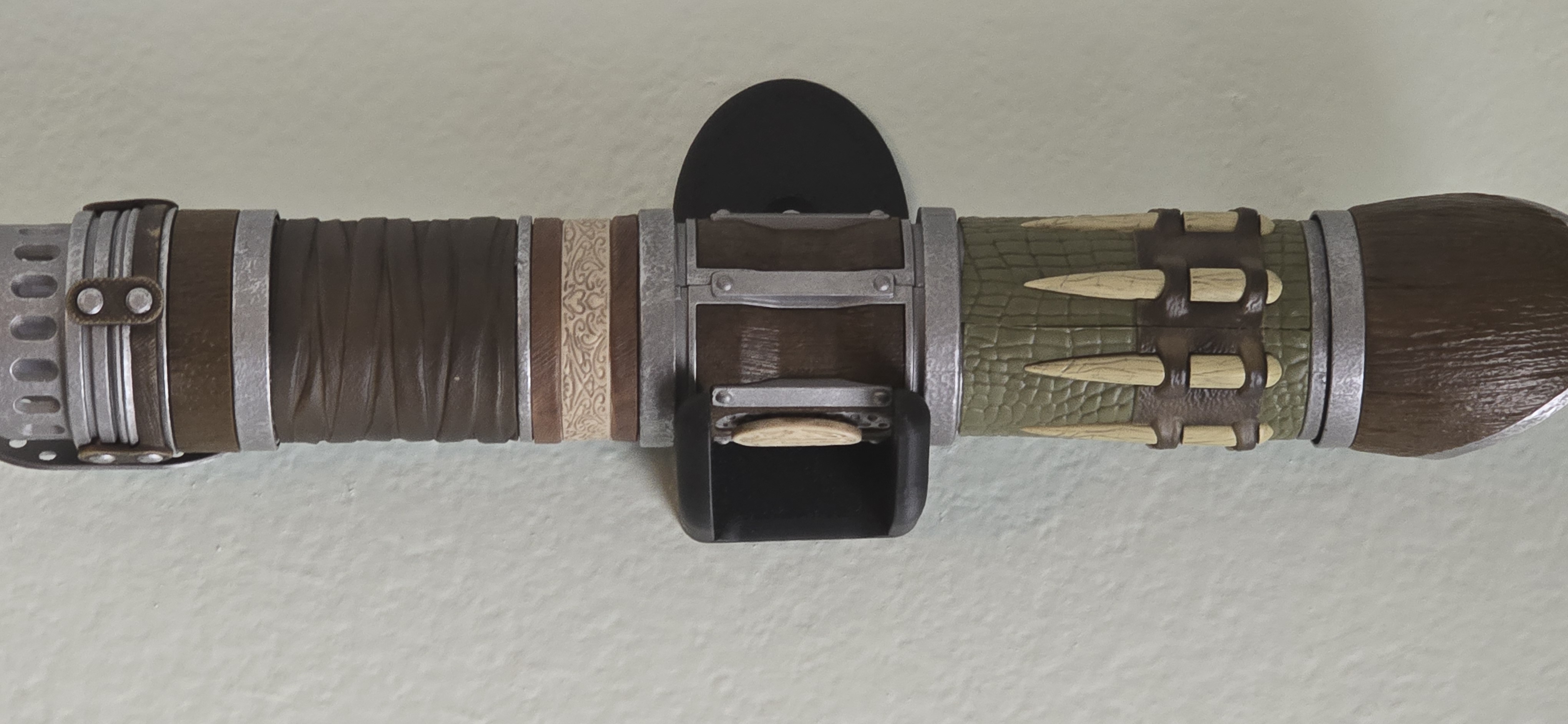 Lightsaber Wall Mount- Hilt